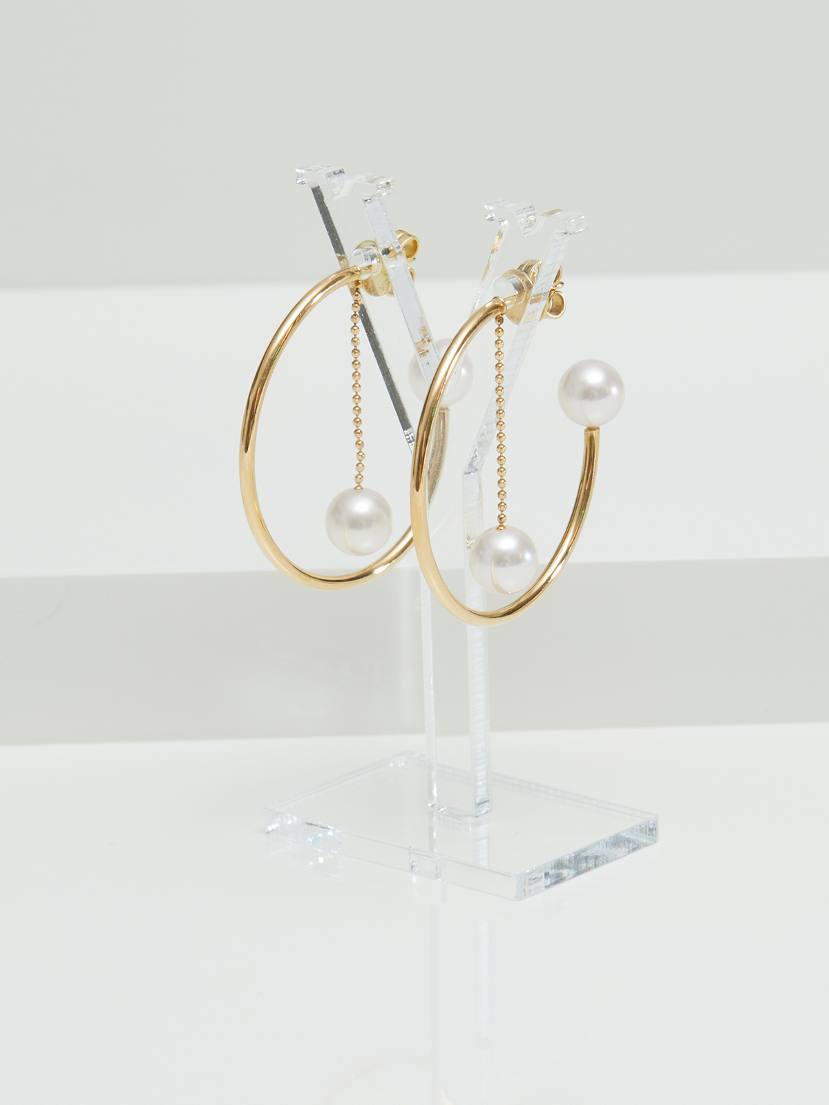 AP136-7__00309 Fine pearl hoop earrings with detachable elements
