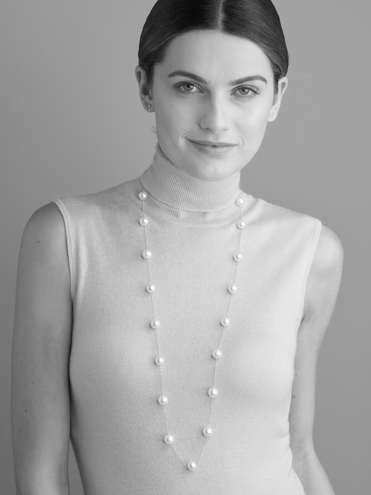 FC27-7GG_19326 Delicate yellow gold necklace with white Freshwater pearls