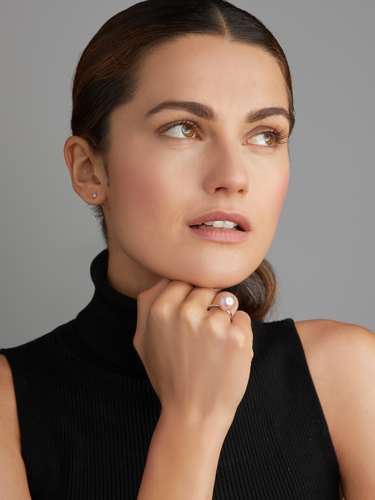 White gold ring with rose-coloured Freshwater pearl