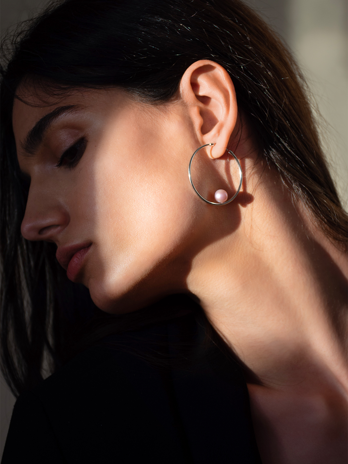 20-DSC_2931_2c8YeFXidmacUr Silver hoop earrings with Freshwater pearls in the natural colour rosé
