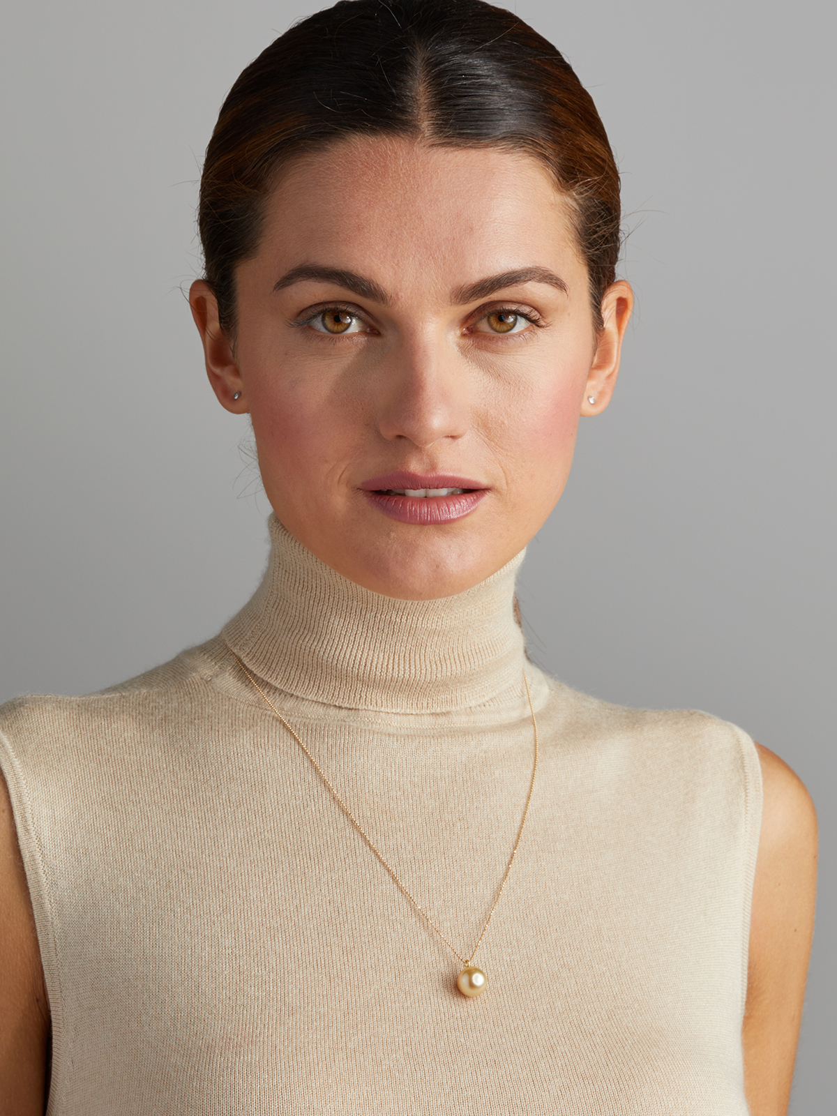 SD145-7b_18073VejVLbFmLRX6S Long pearl necklace with golden South Sea pearl pendant