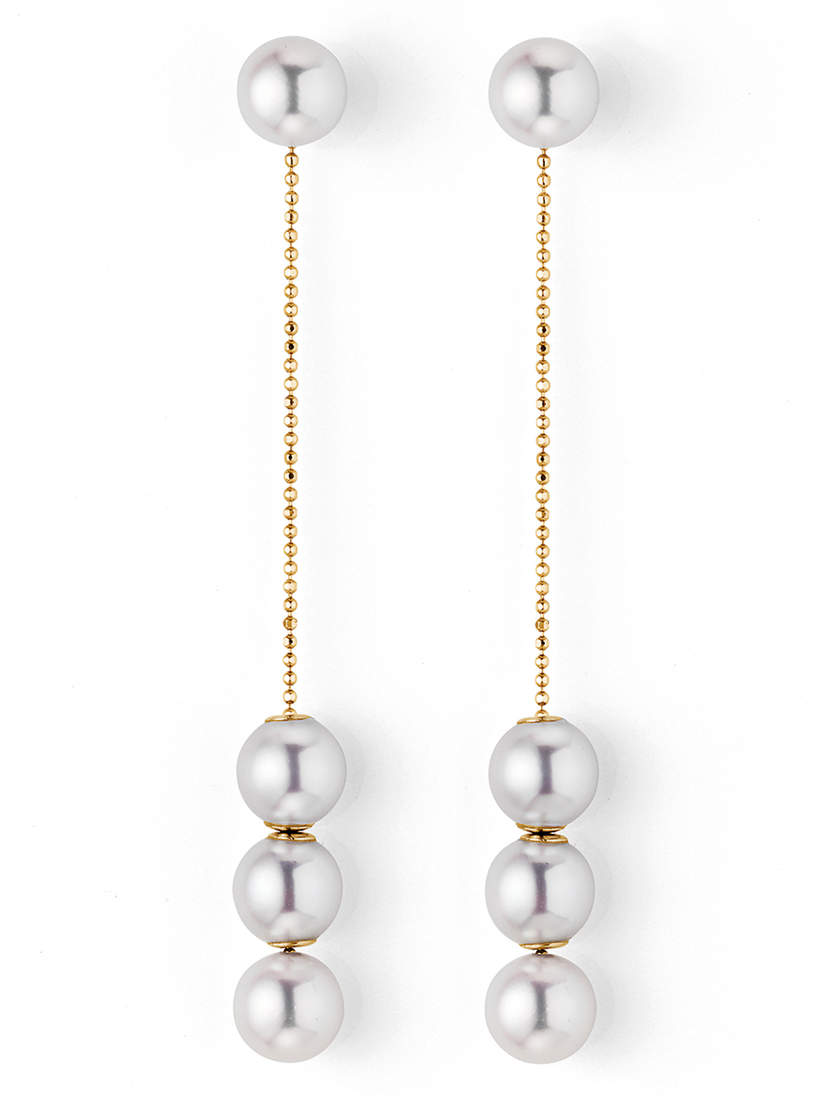 Delicate pearl earrings in yellow gold with Akoya pearls