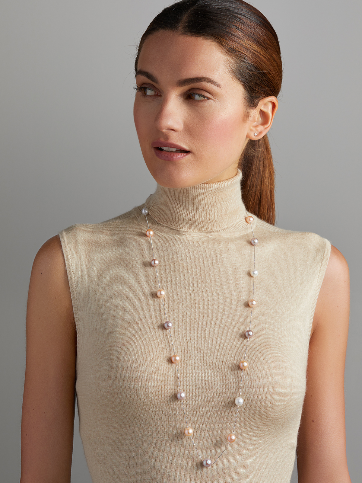 Delicate white gold necklace with multicoloured Freshwater pearls