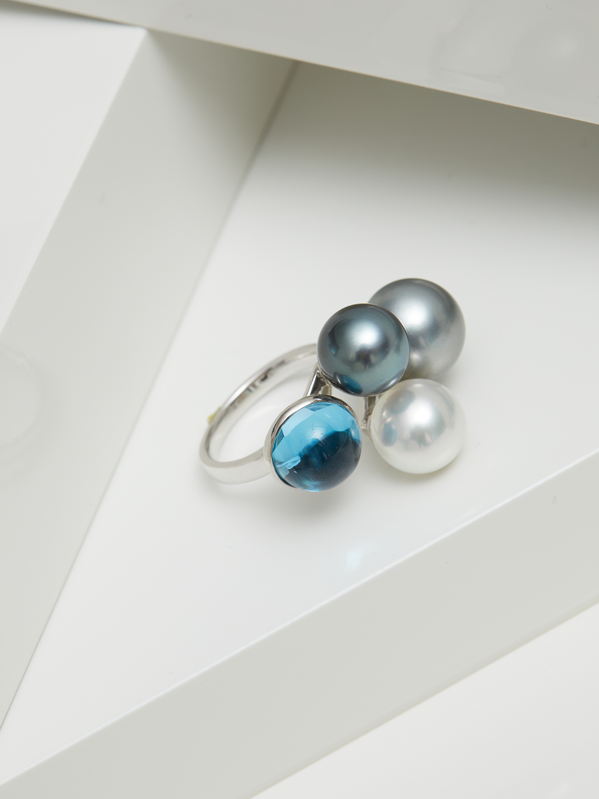 Perlenring mit Tahitiperlen und Blautopaz
