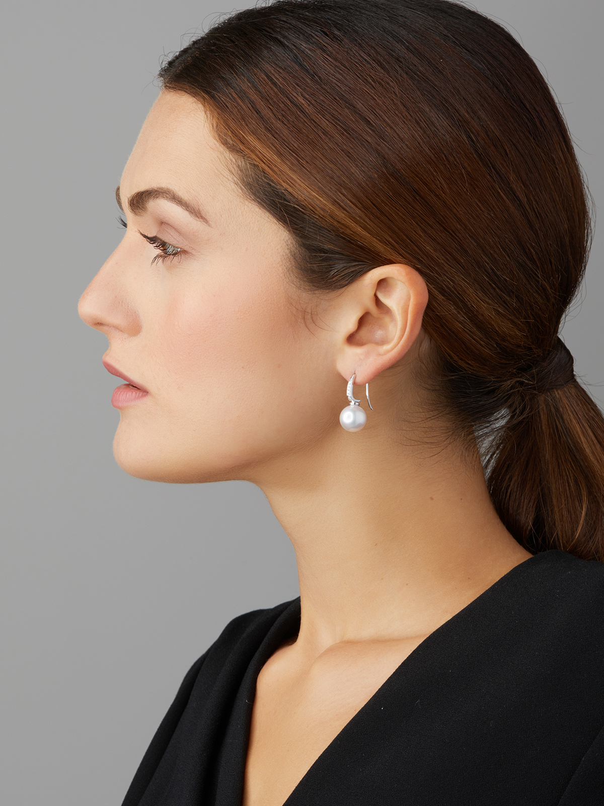 SD13-7b_15750 White gold ear hooks with diamonds and South Sea pearls