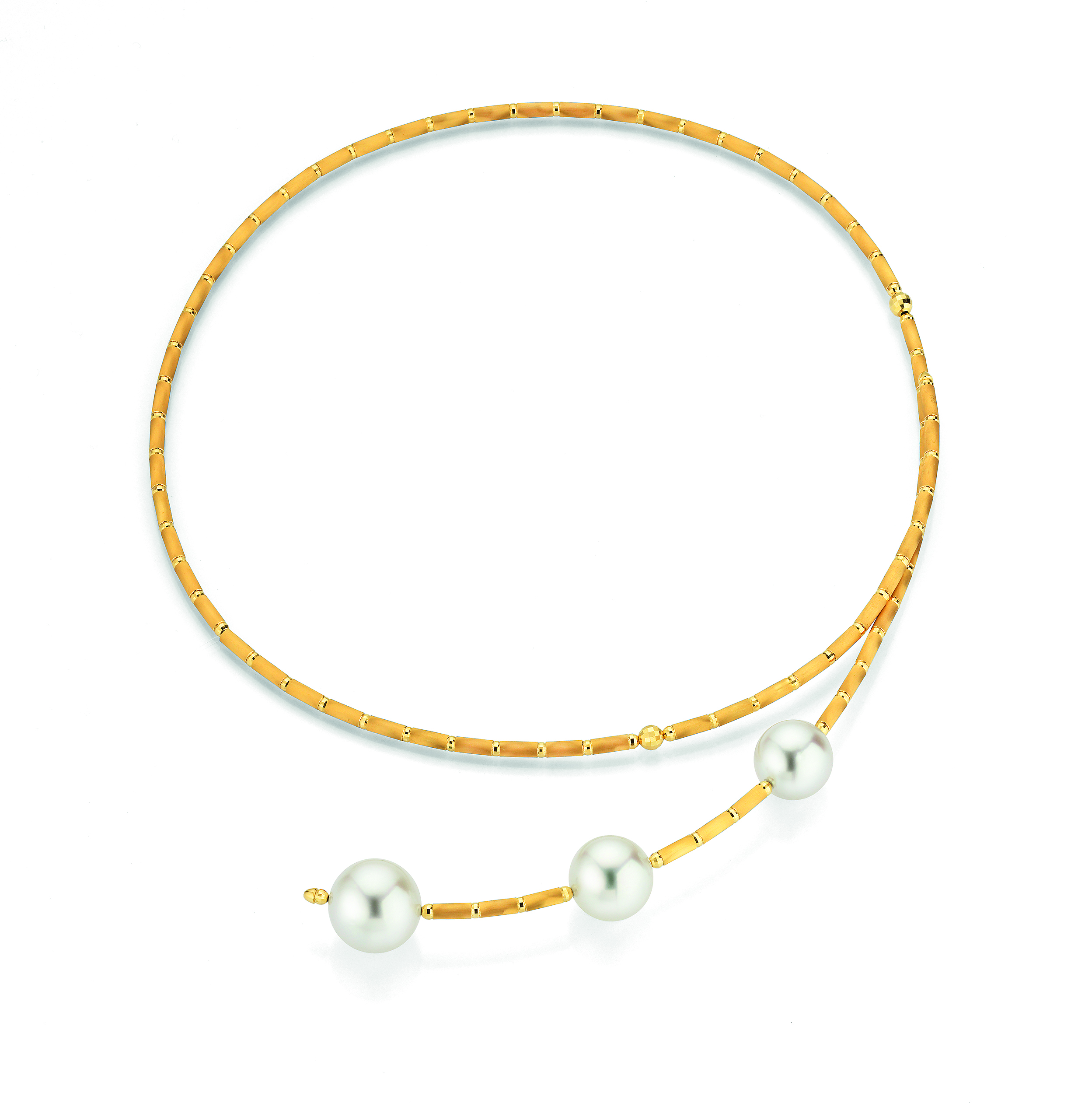 Elegant magnetic pearl choker in yellow gold