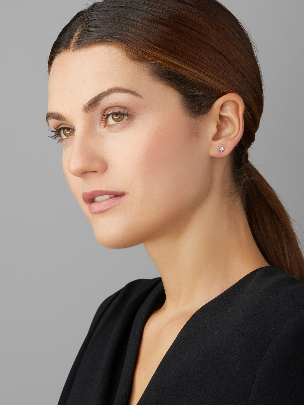 SD10-7b_16125 Delicate stud earrings with pearl and diamond
