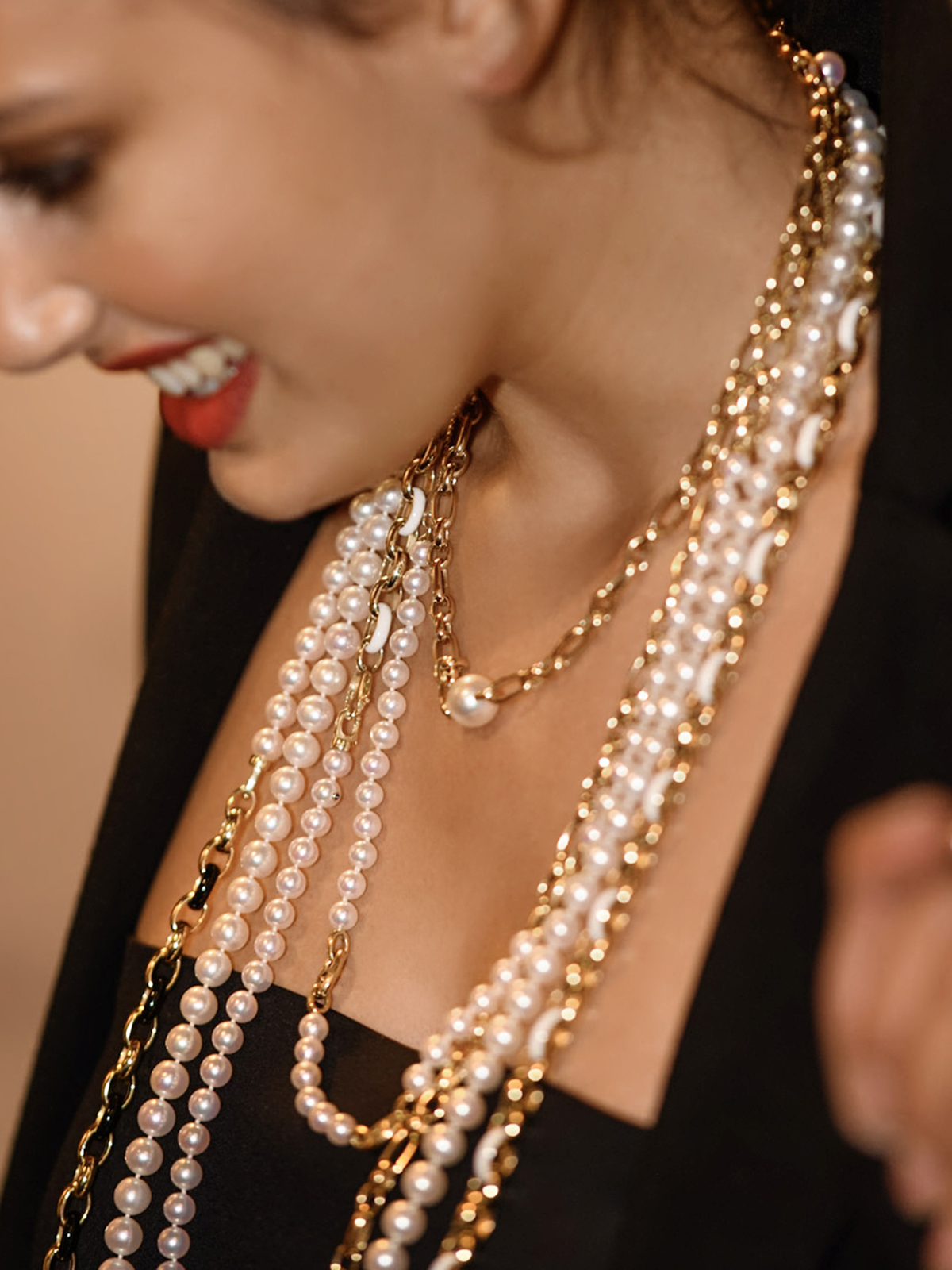 BA5__Model Südsee Perlencollier mit großen Kettengliedern