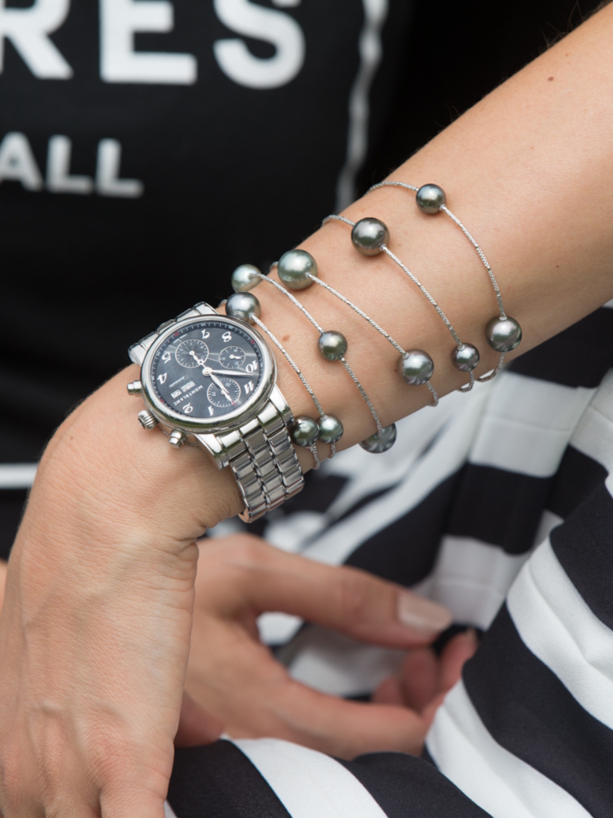 Long wrapping bracelet in white gold with precious Tahiti pearls