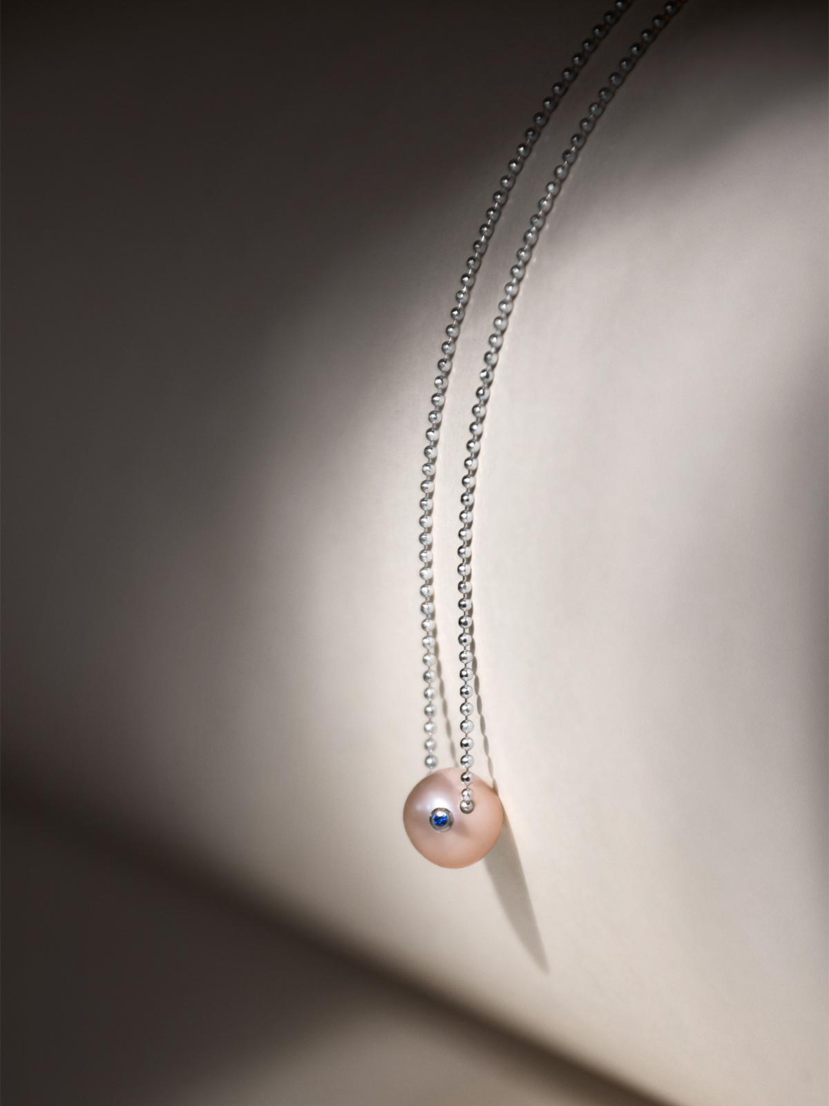 Silver necklace with Freshwater pearl in the natural colour rosé