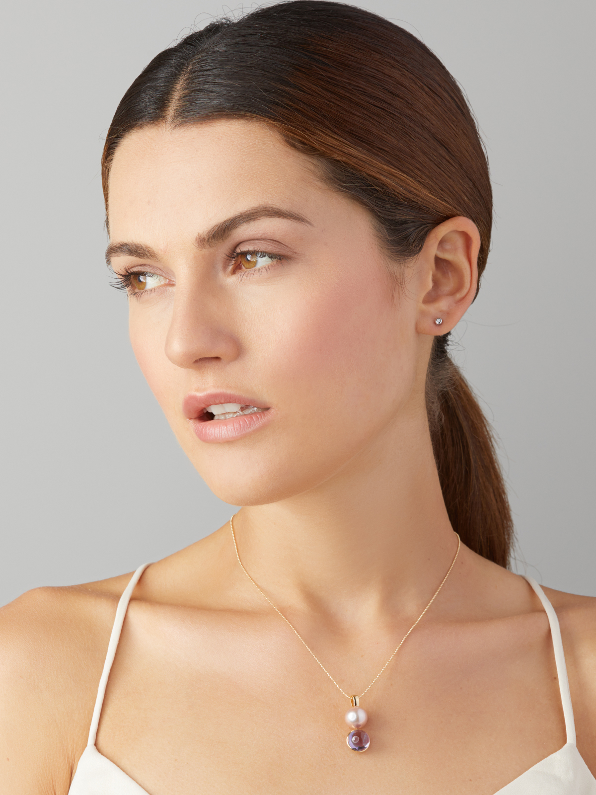 IS69-7_16428 Gelbgoldkette mit Anhänger aus Süßwasserperle und Amethyst