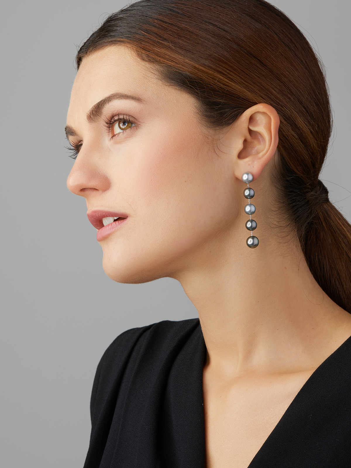 White gold earrings with Tahiti pearls