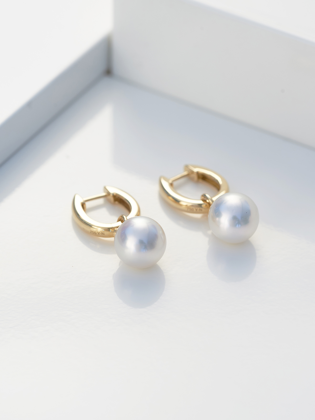 BA1__Still Fine gold creoles with South Sea pearl