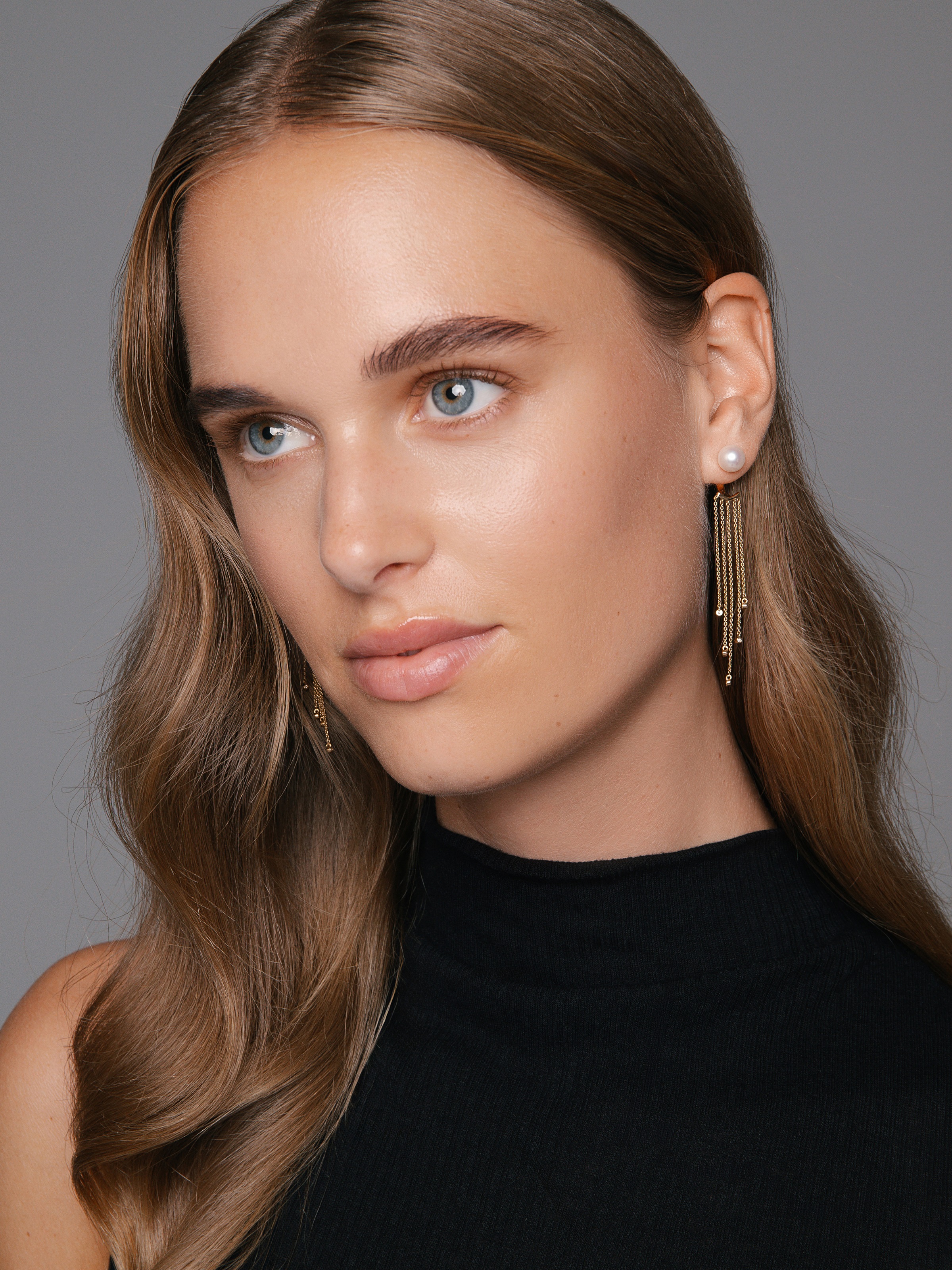 Opulente Perlenohrstecker mit Diamant-Anhängern