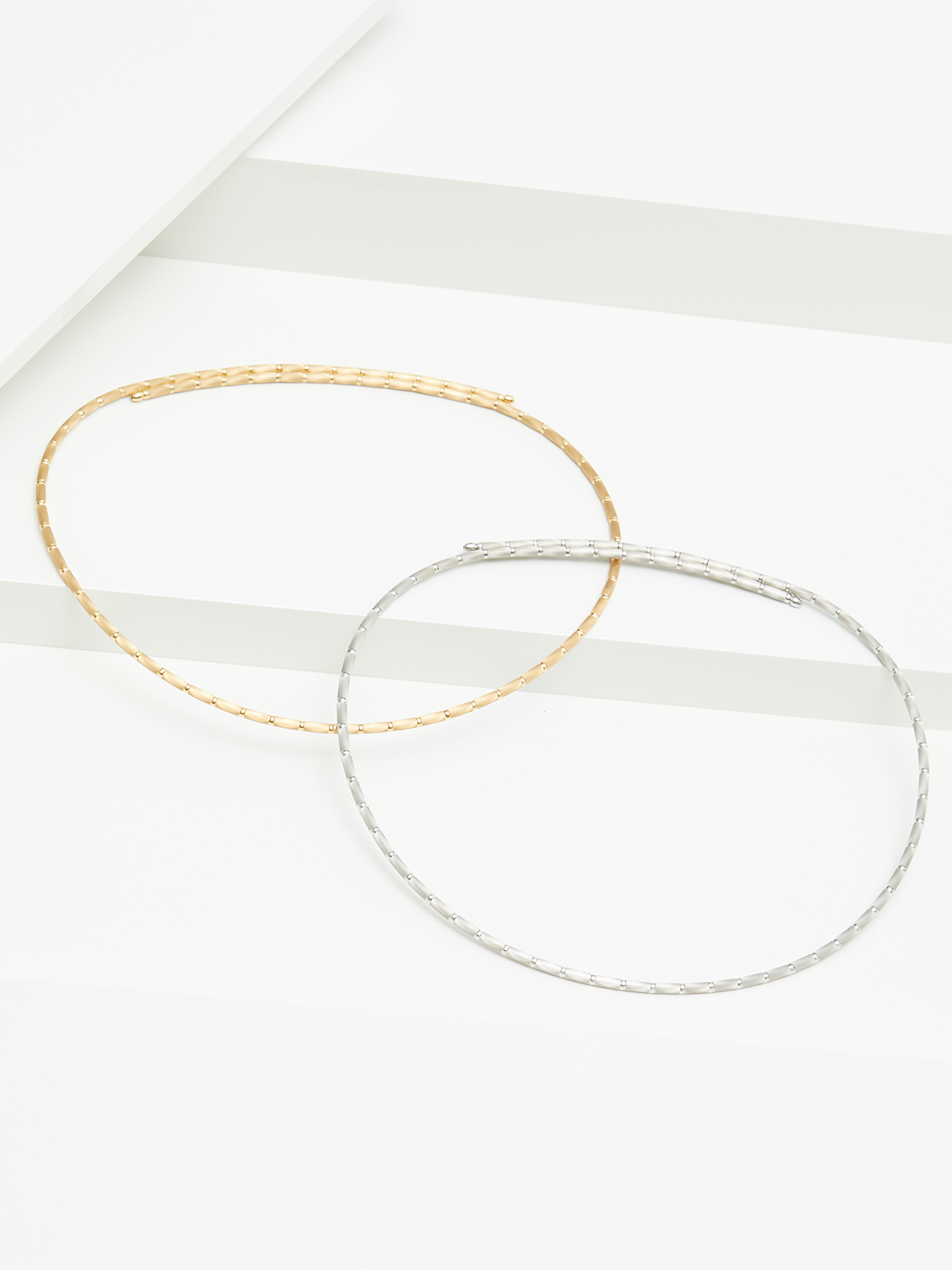 GT1-7WG__00213 Fine white gold necklace with magnetic closure