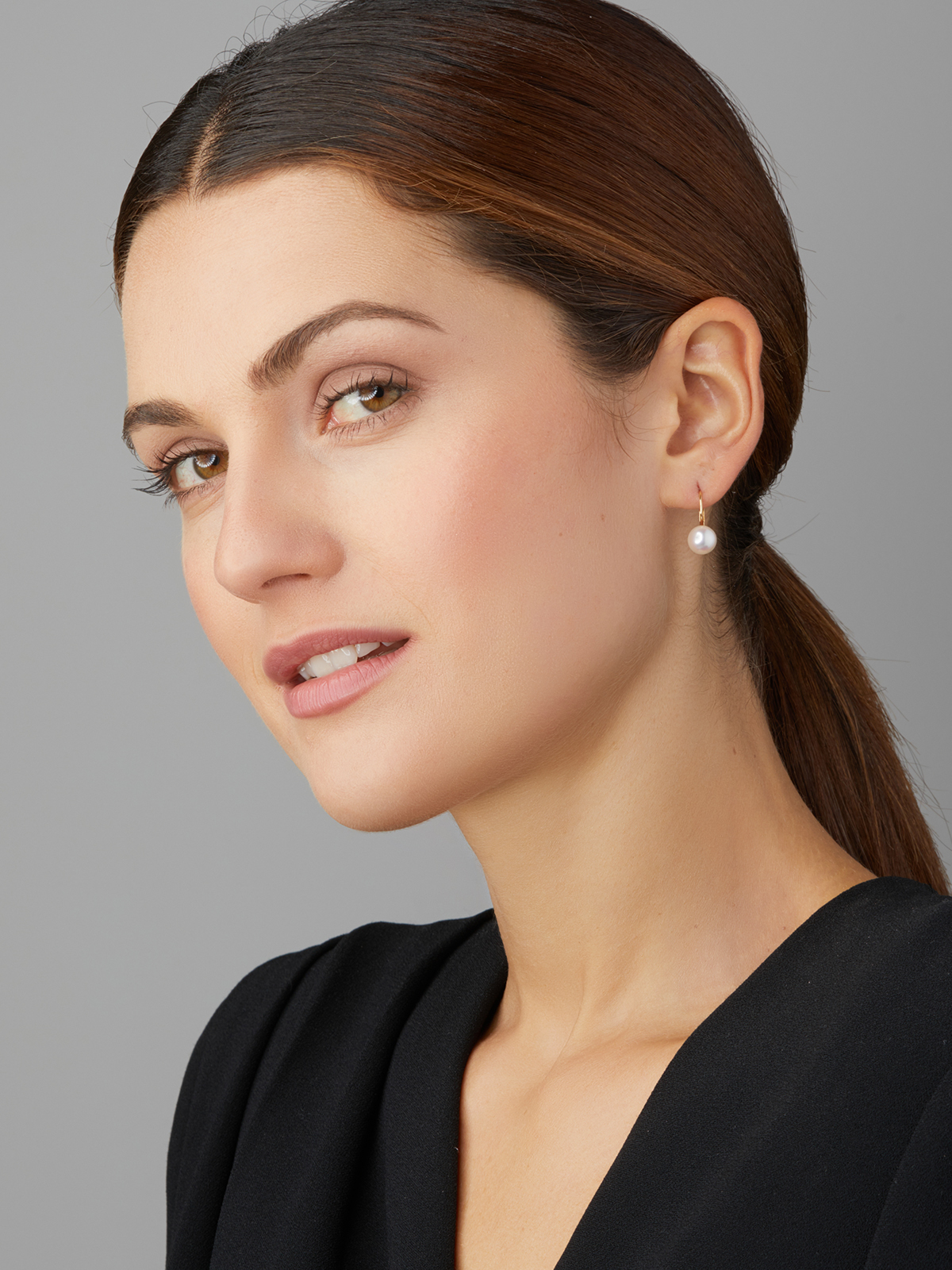 AP10-7_10 Ohrhänger aus Gold mit großer Akoyaperle