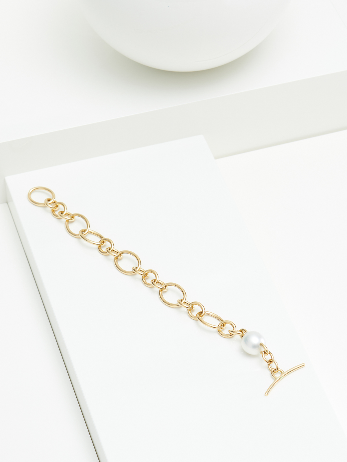 SD125-7__00260 Pearl bracelet with casual gold link chains and South Sea pearl
