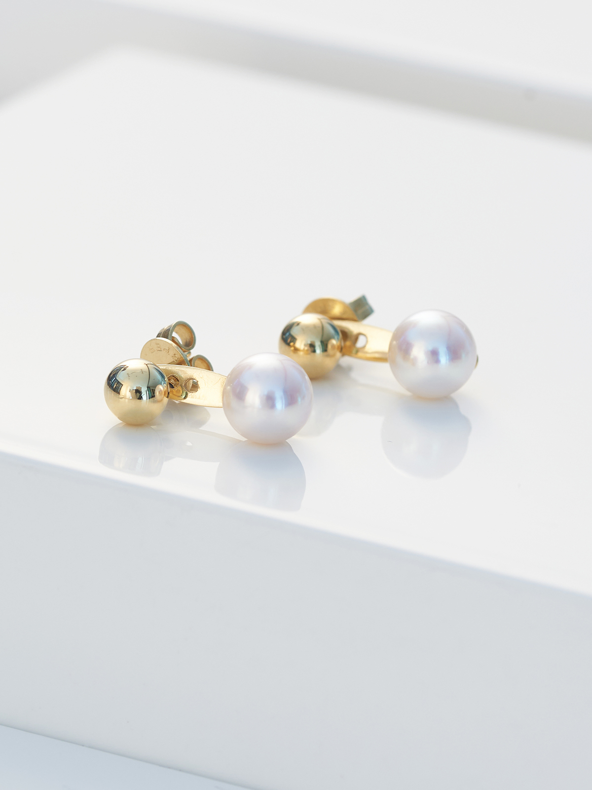 BO2__1_Still Goldohrstecker mit abnehmbarer Akoyaperle