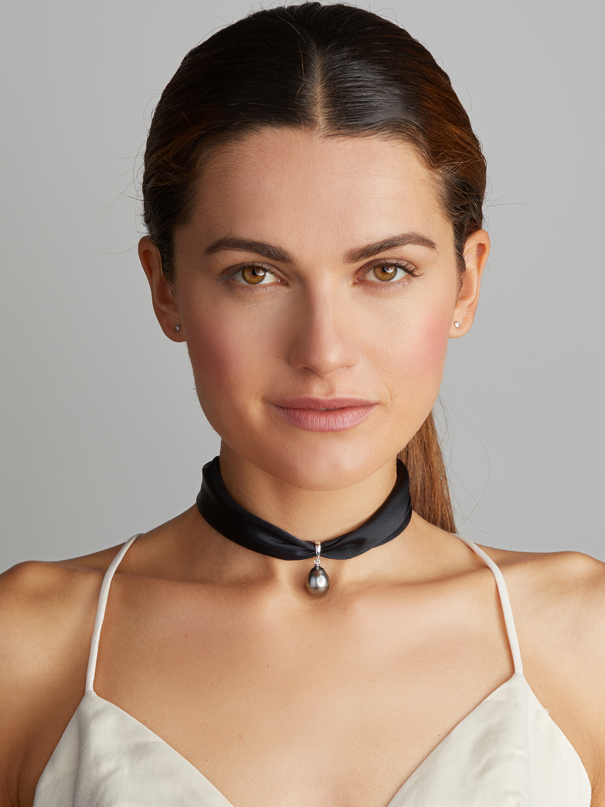 Black silk choker with Tahiti pearl pendant