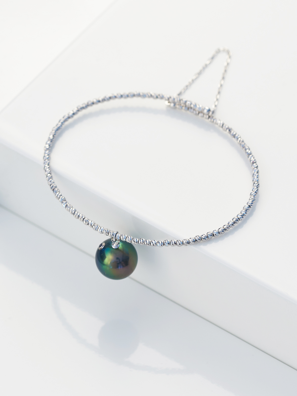UR18__Still Beautiful bangle with single pendant Tahiti pearl and white gold chain