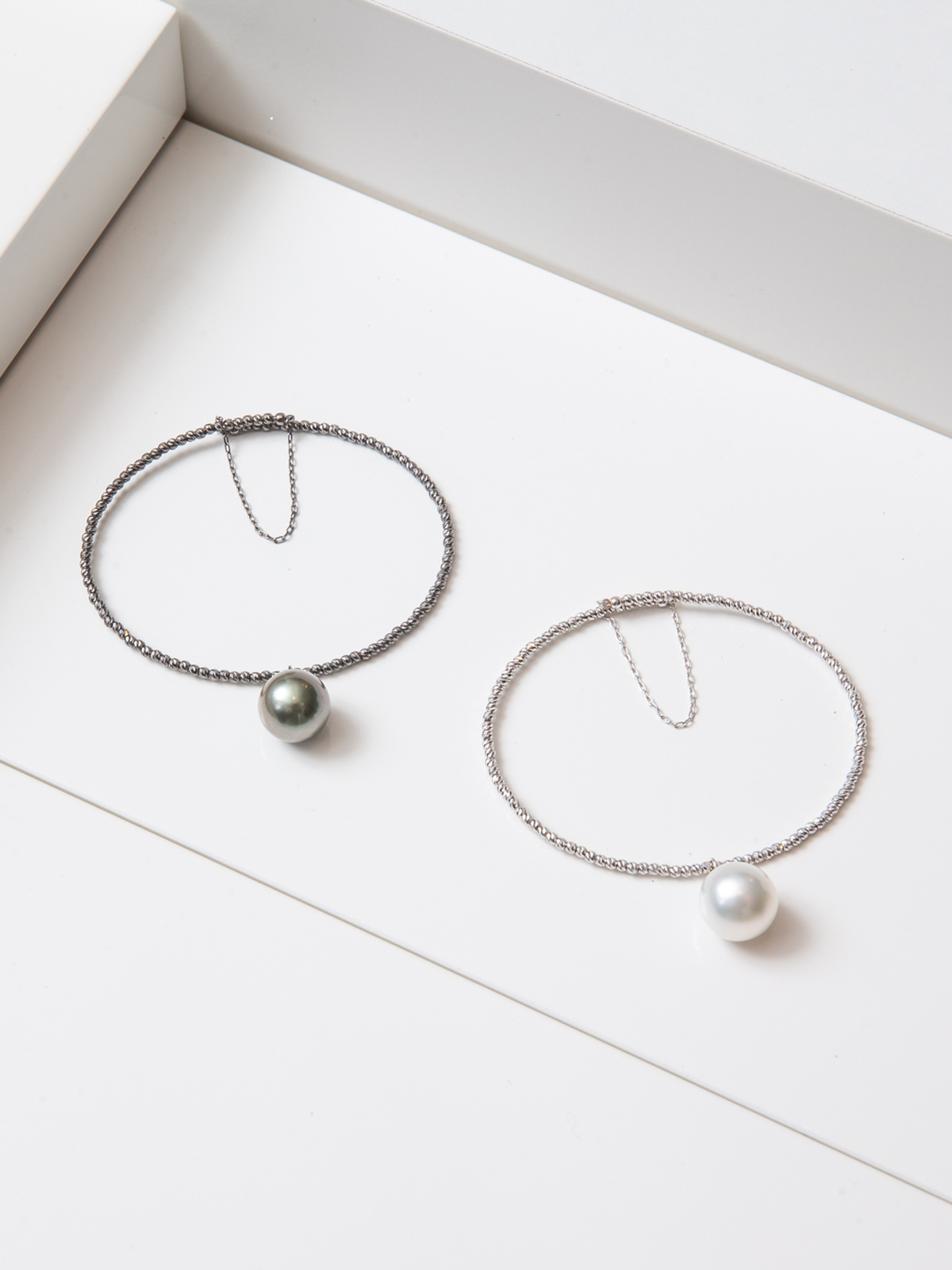 Beautiful bangle with single pendant pearl and fine gold chain