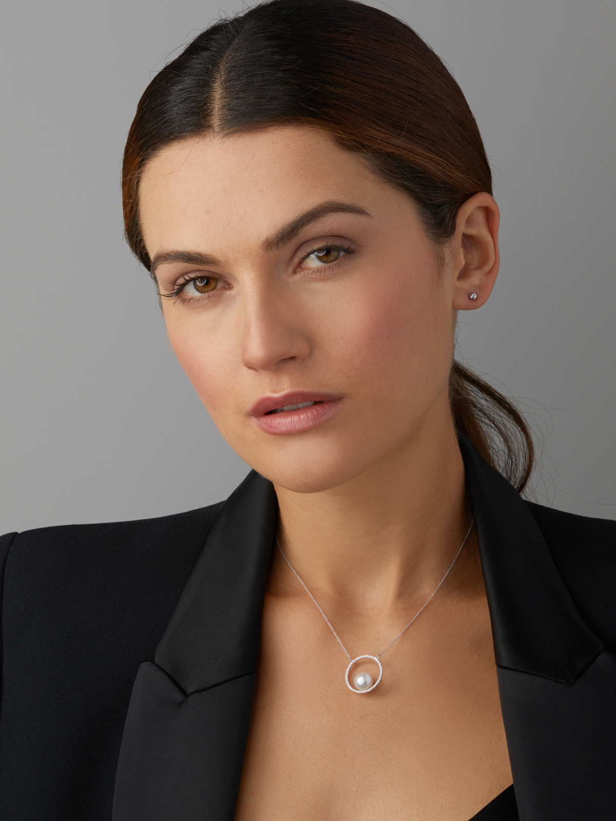 Necklace with diamond circle and Freshwater pearl