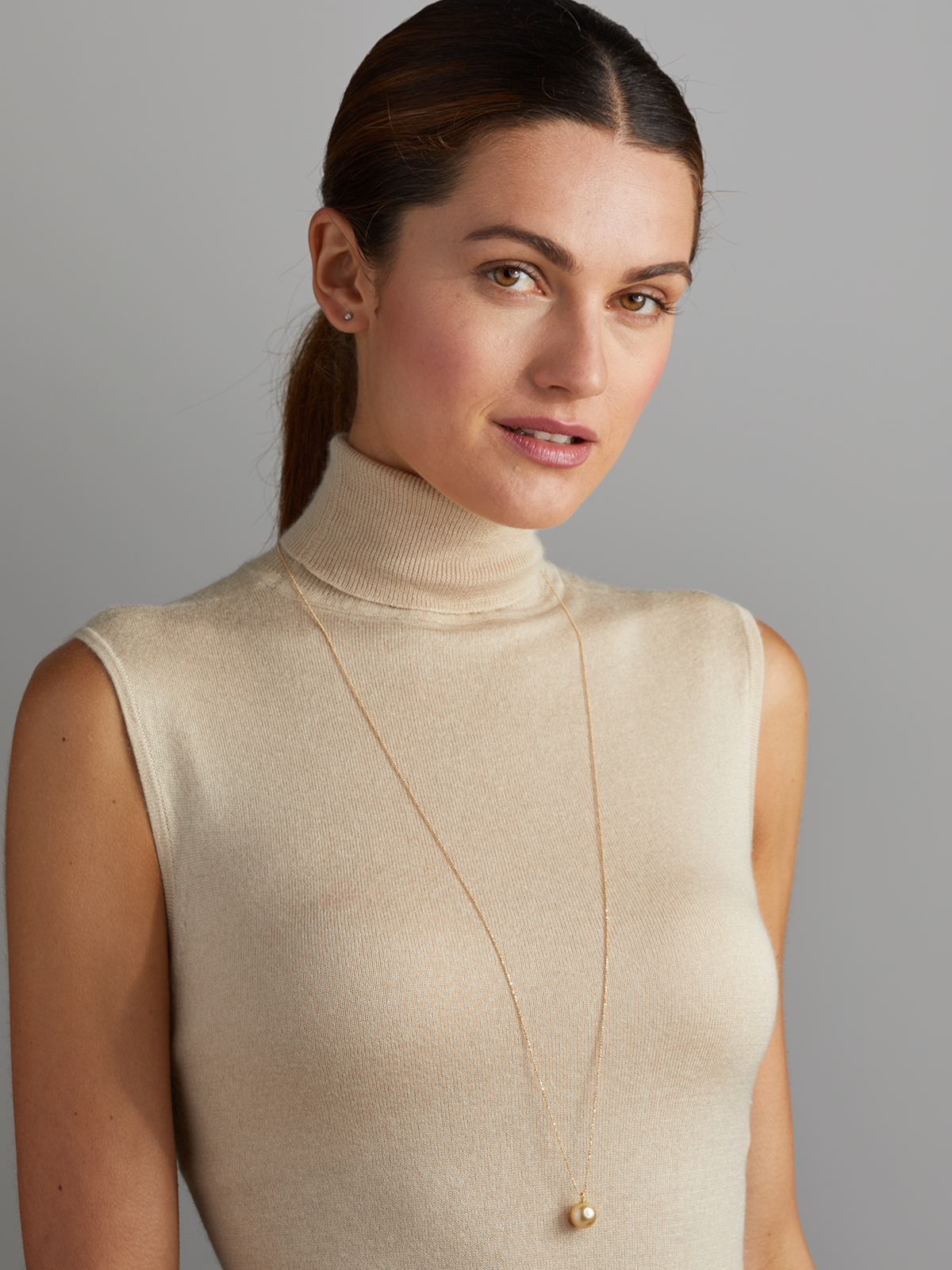 Long pearl necklace with golden South Sea pearl pendant