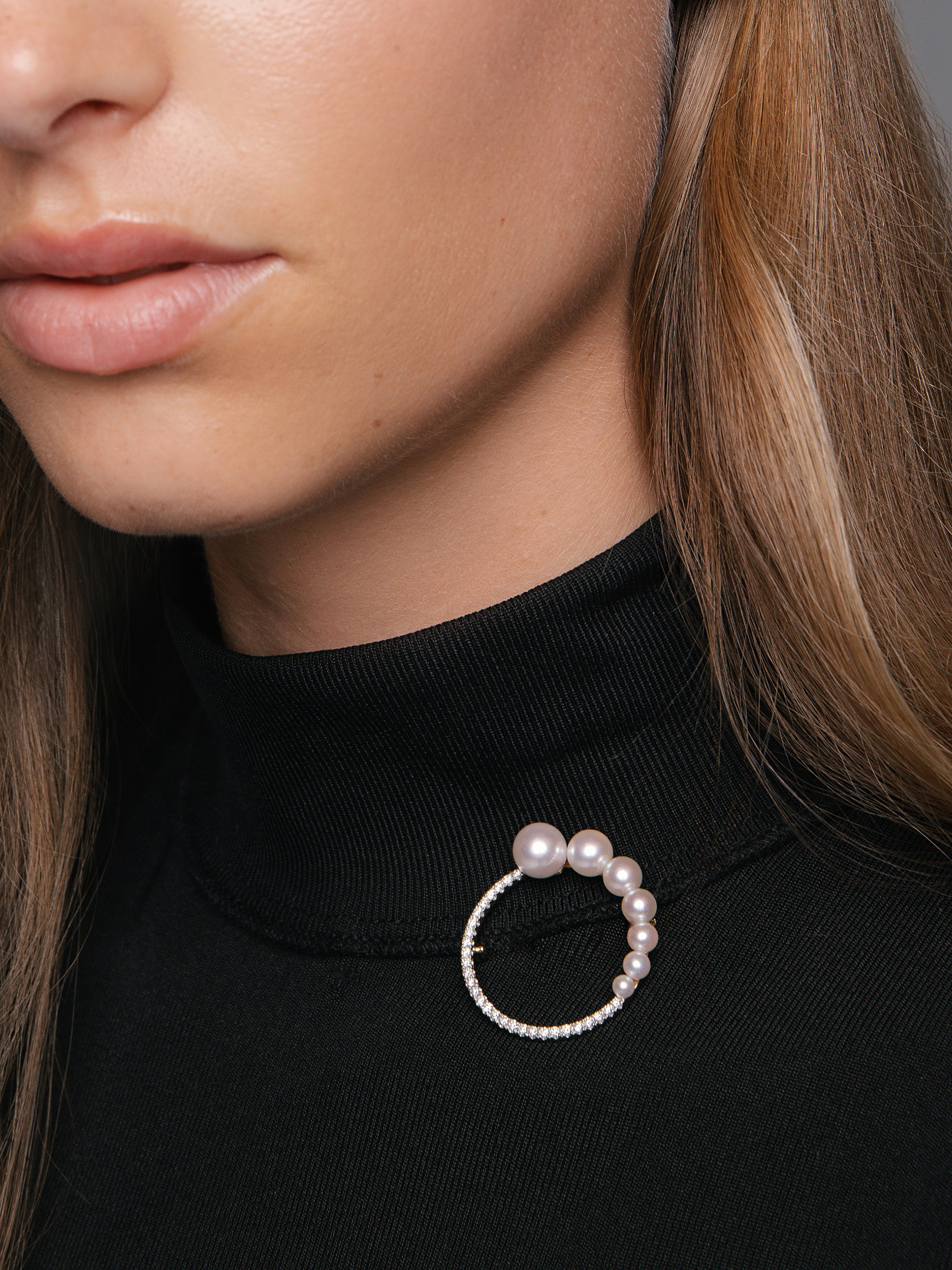 Brosche mit Akoya Perlen und Brillanten