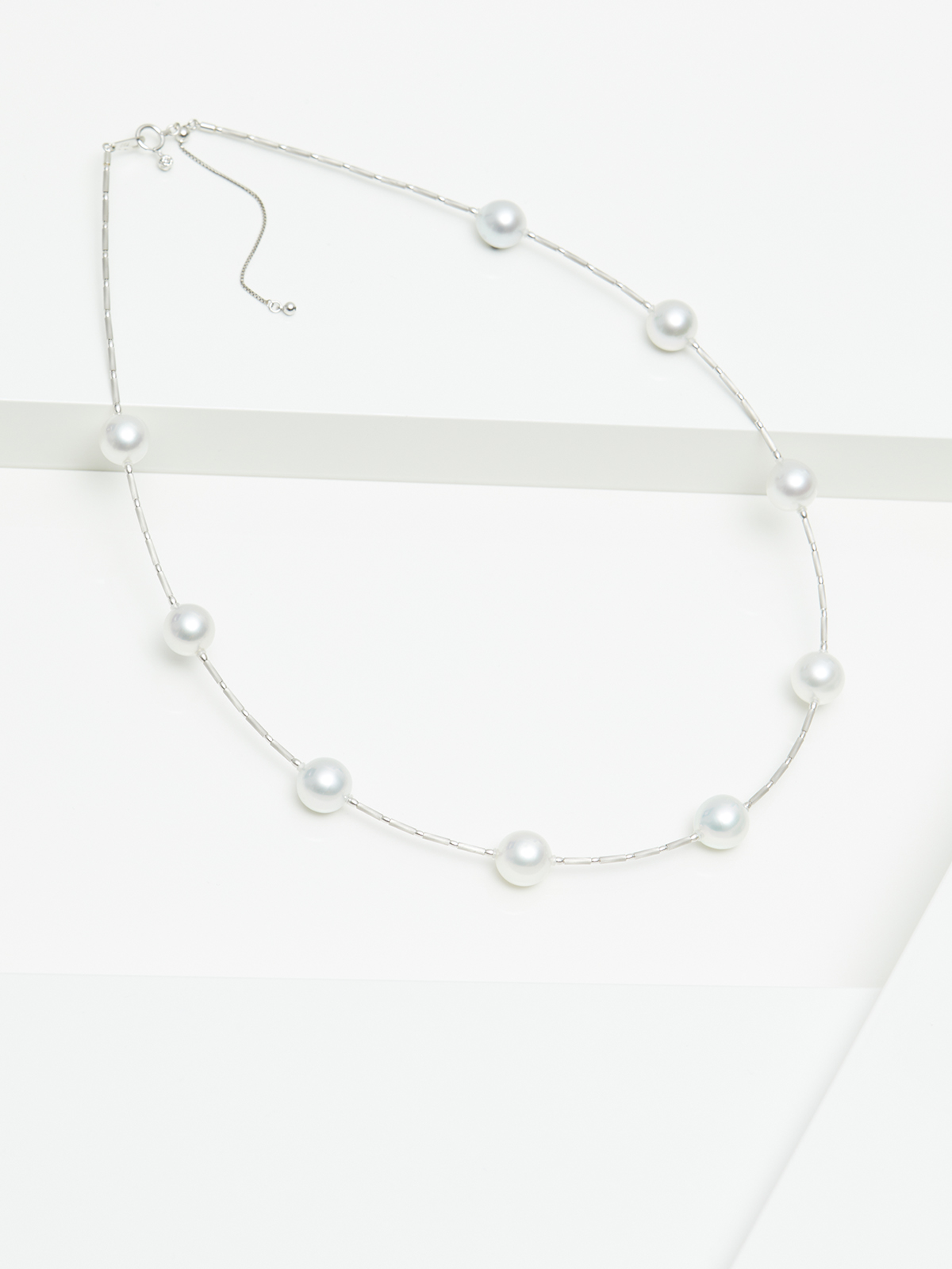 White gold necklace with South Sea pearls