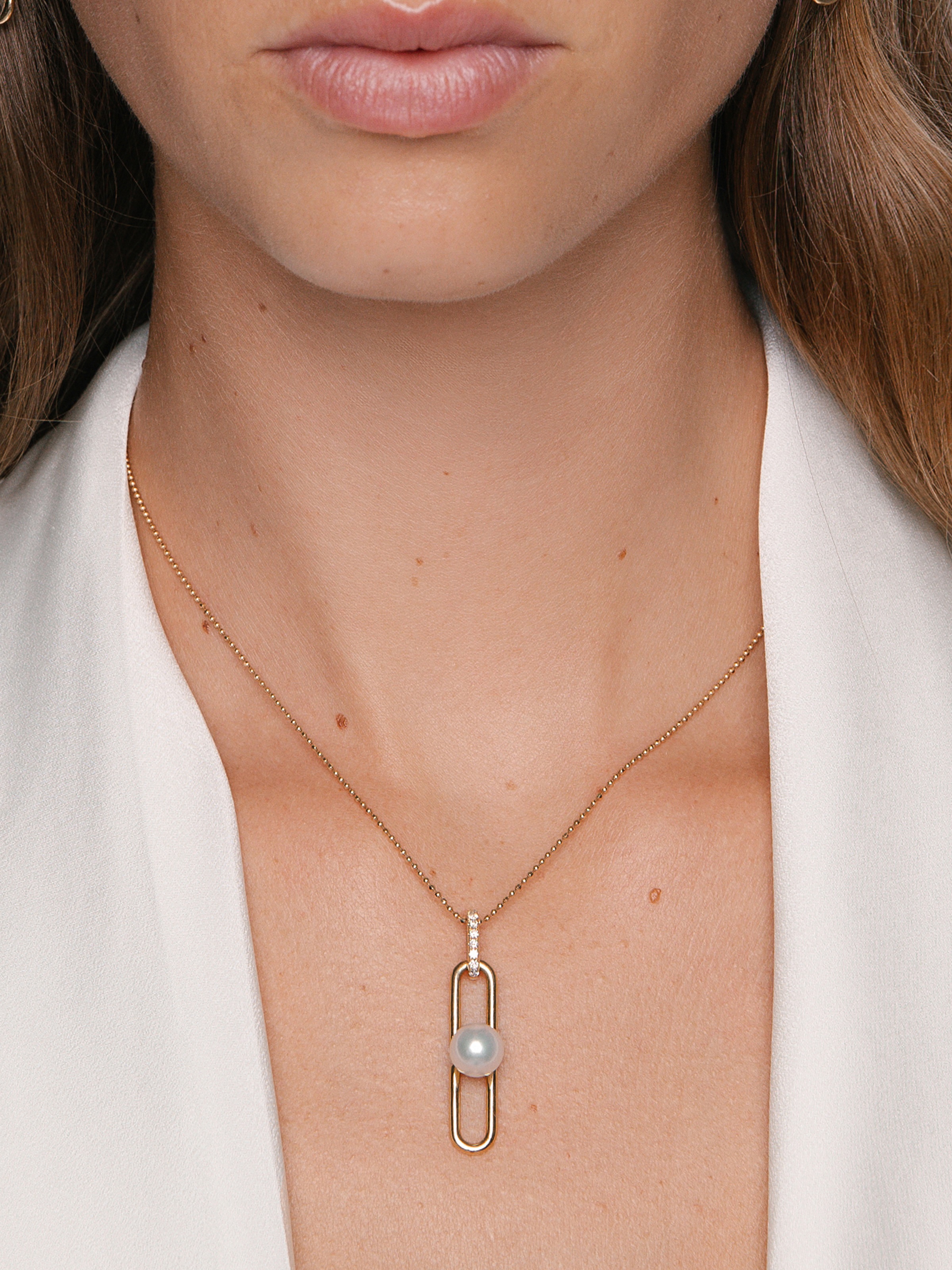 Gold necklace with diamonds and pearl pendant