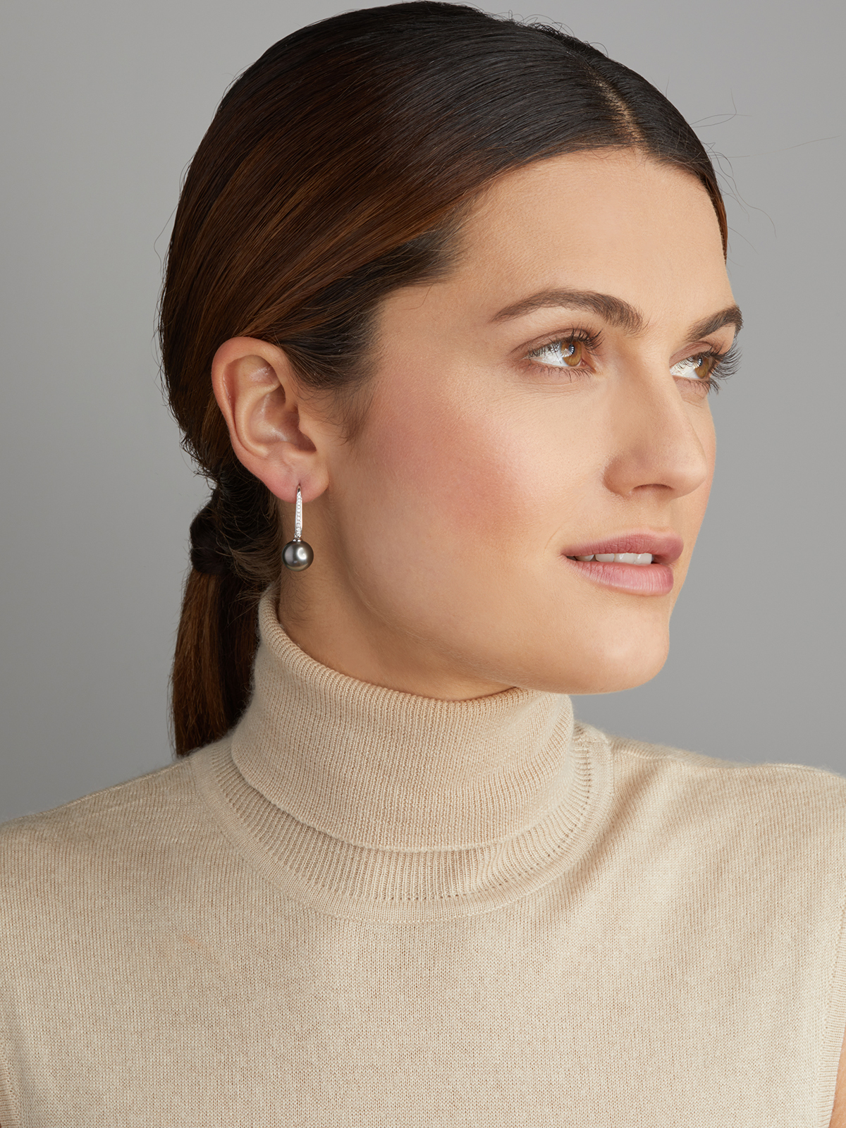 Earrings with Tahiti pearls and diamonds