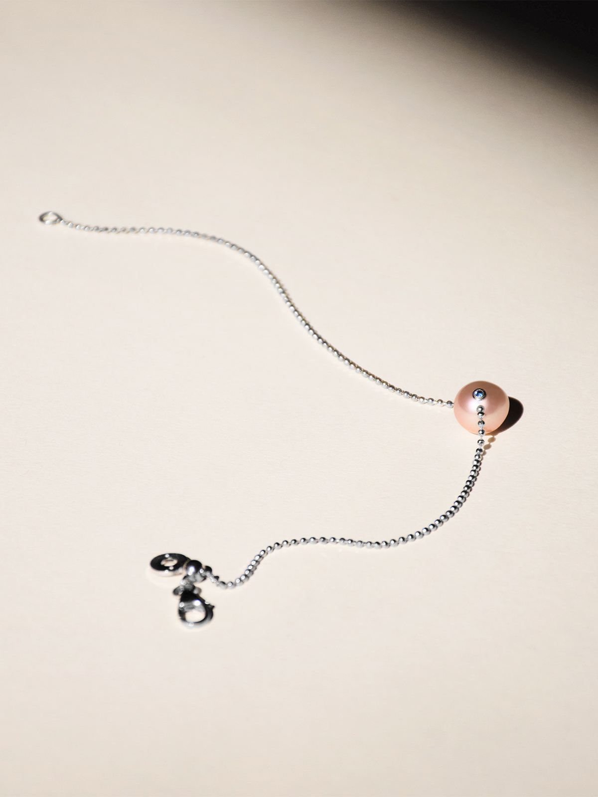 Silver bracelet with Freshwater pearl in the natural colour rosé