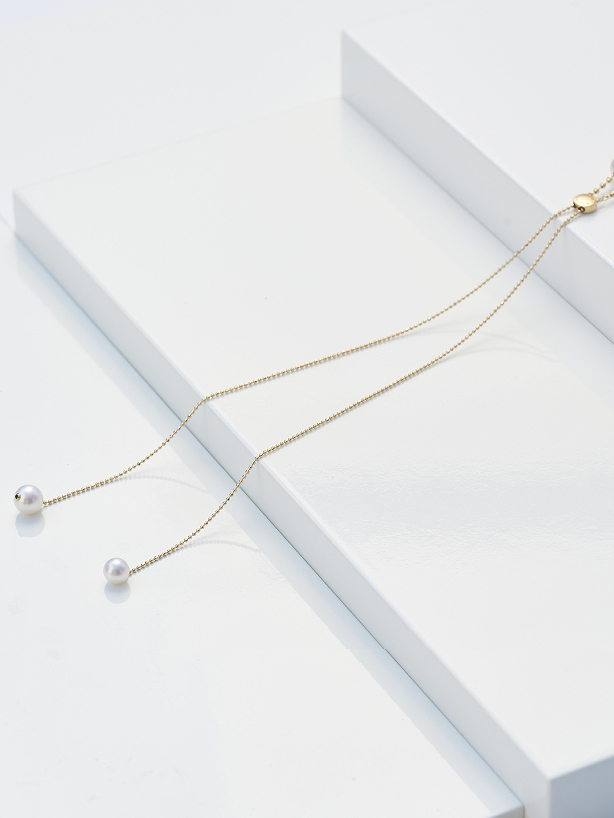Wandelbare Akoya-Perlenkette mit Slide-Verschluss und Kugeln in Gelbgold