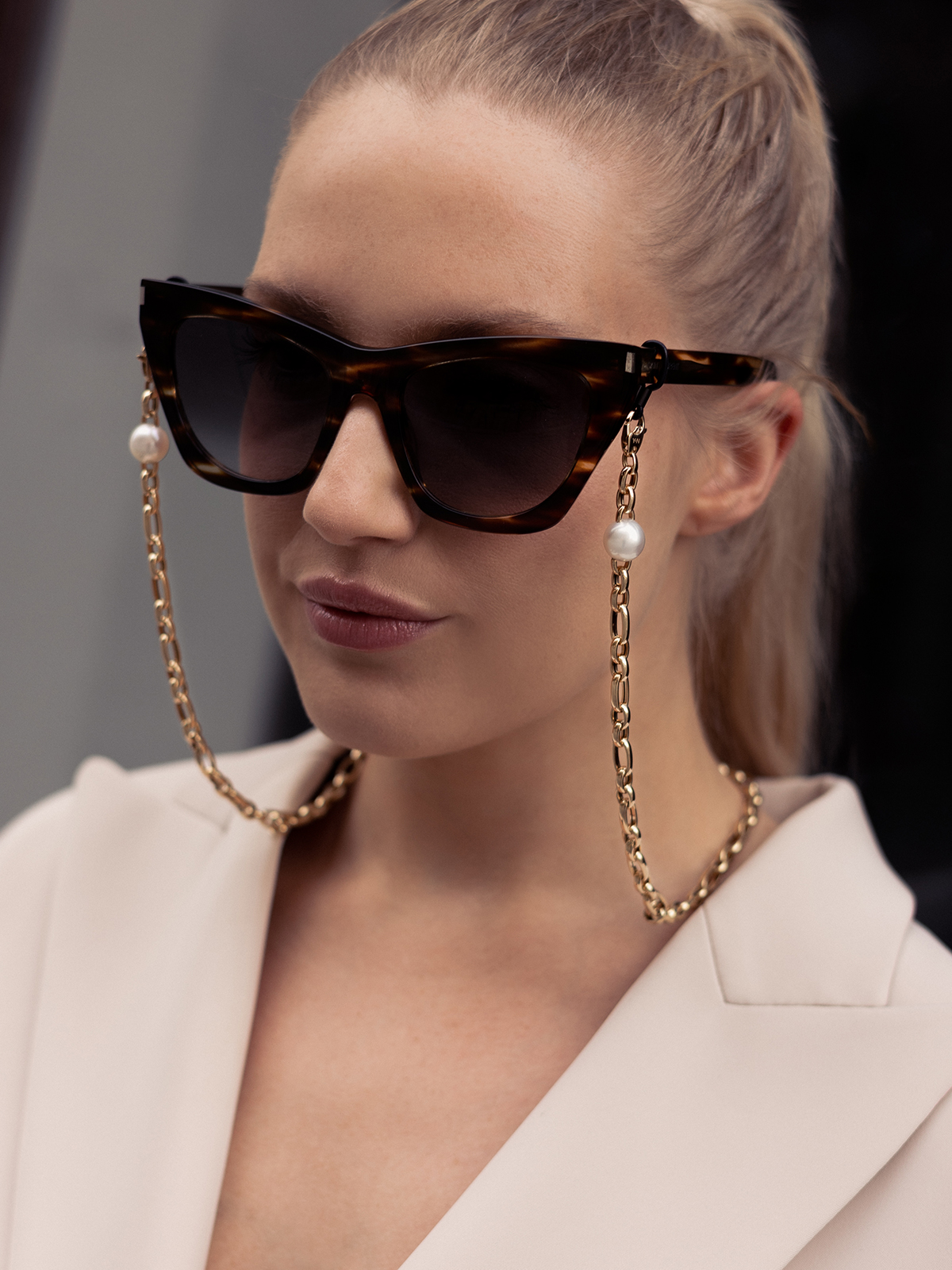 Versatile eyewear chain in yellow gold with South Sea pearls