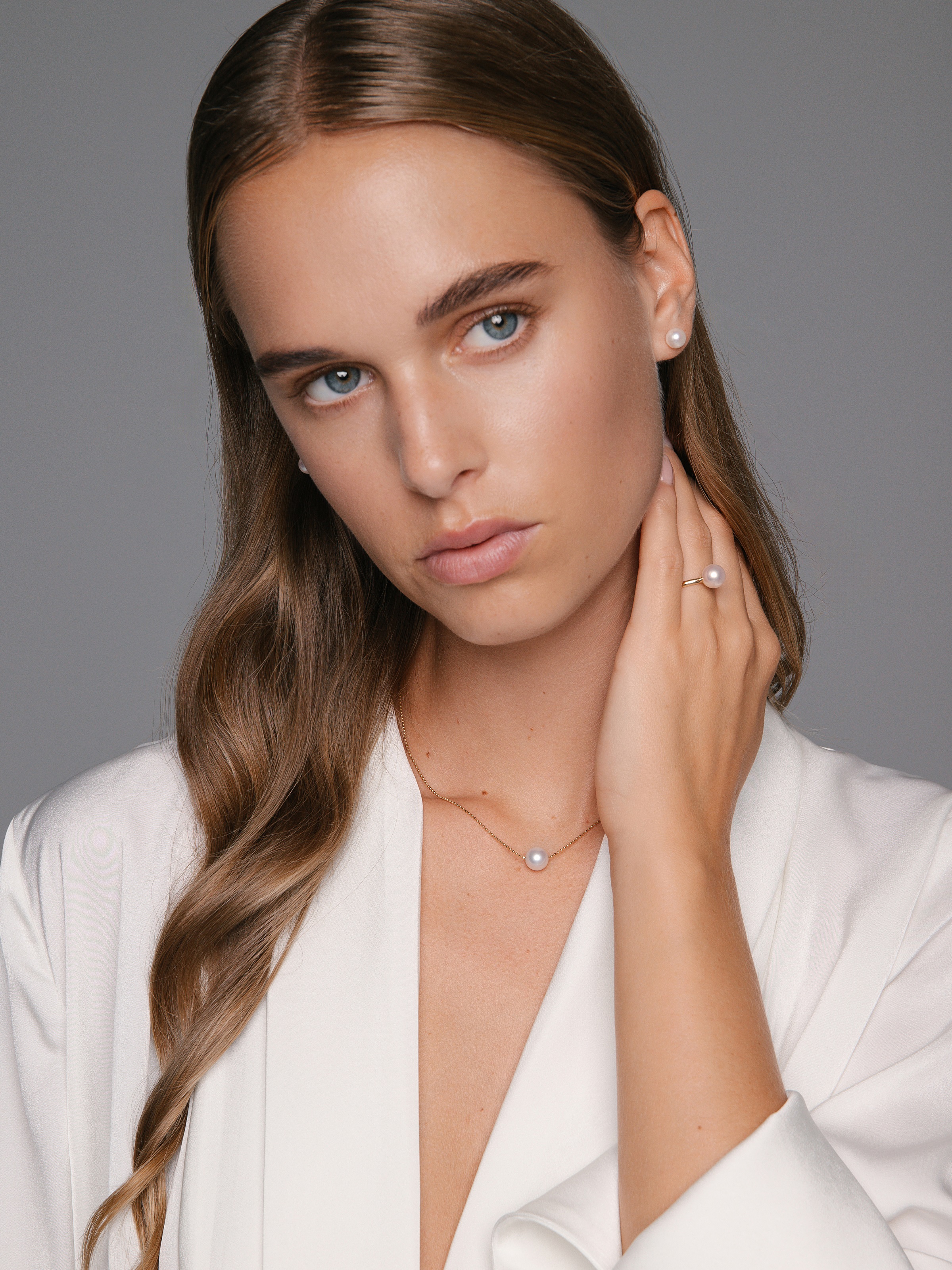 Gold ring with fine Akoya pearl