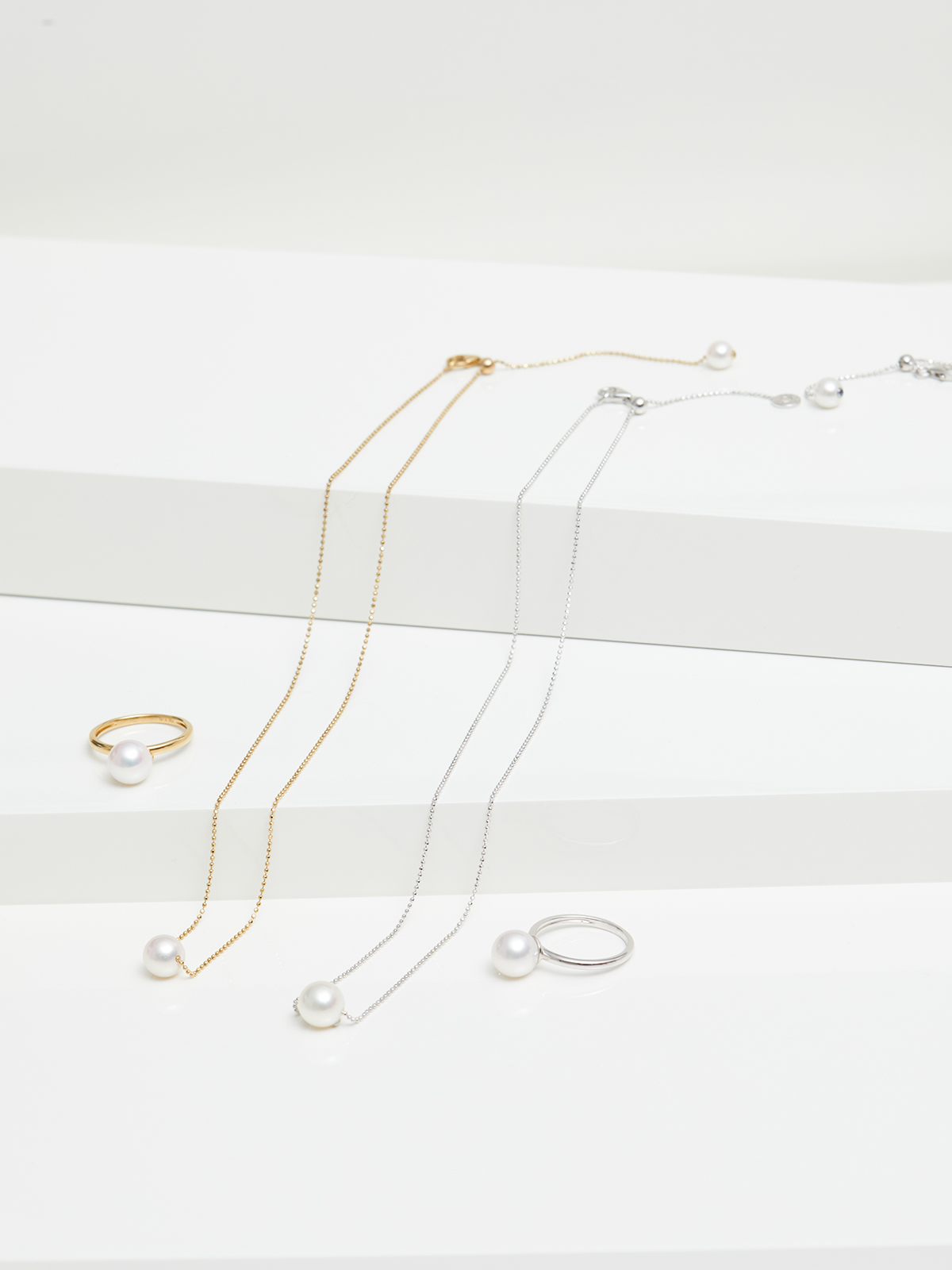 AP78-7__00373 Bubbles yellow gold necklace with Akoya pearl