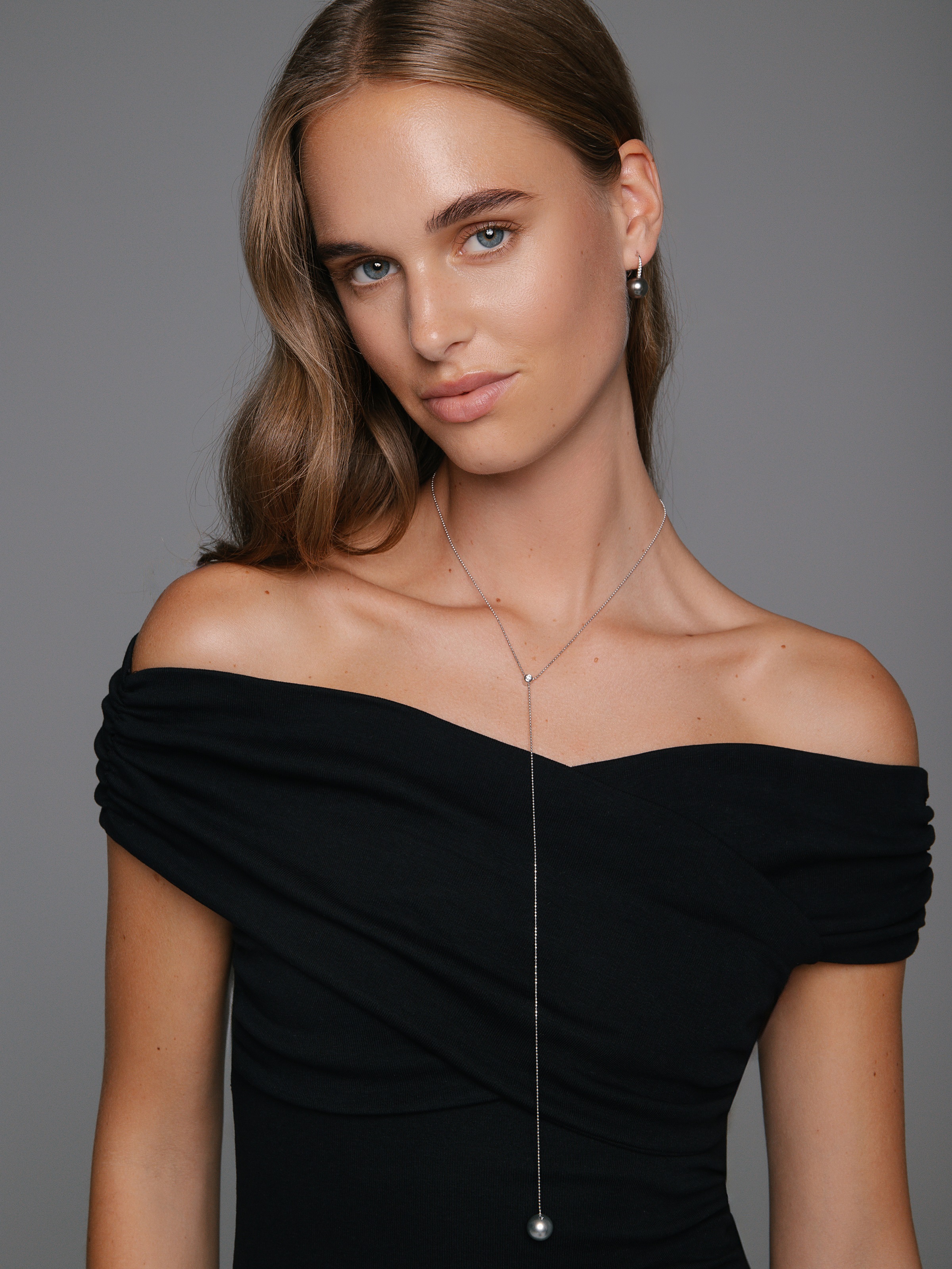 Y-necklace in white gold with diamond and Tahiti pearl