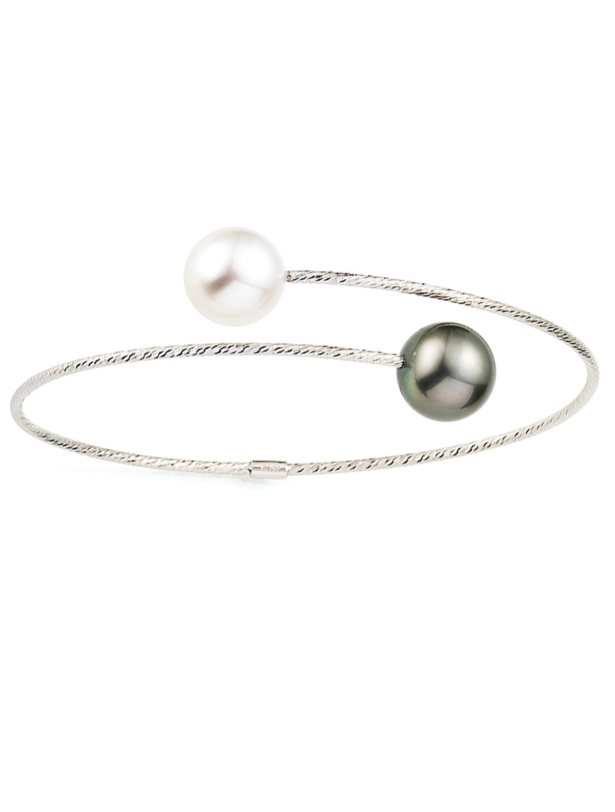 Delicate pearl bangle in white gold with South Sea  and Tahiti pearl