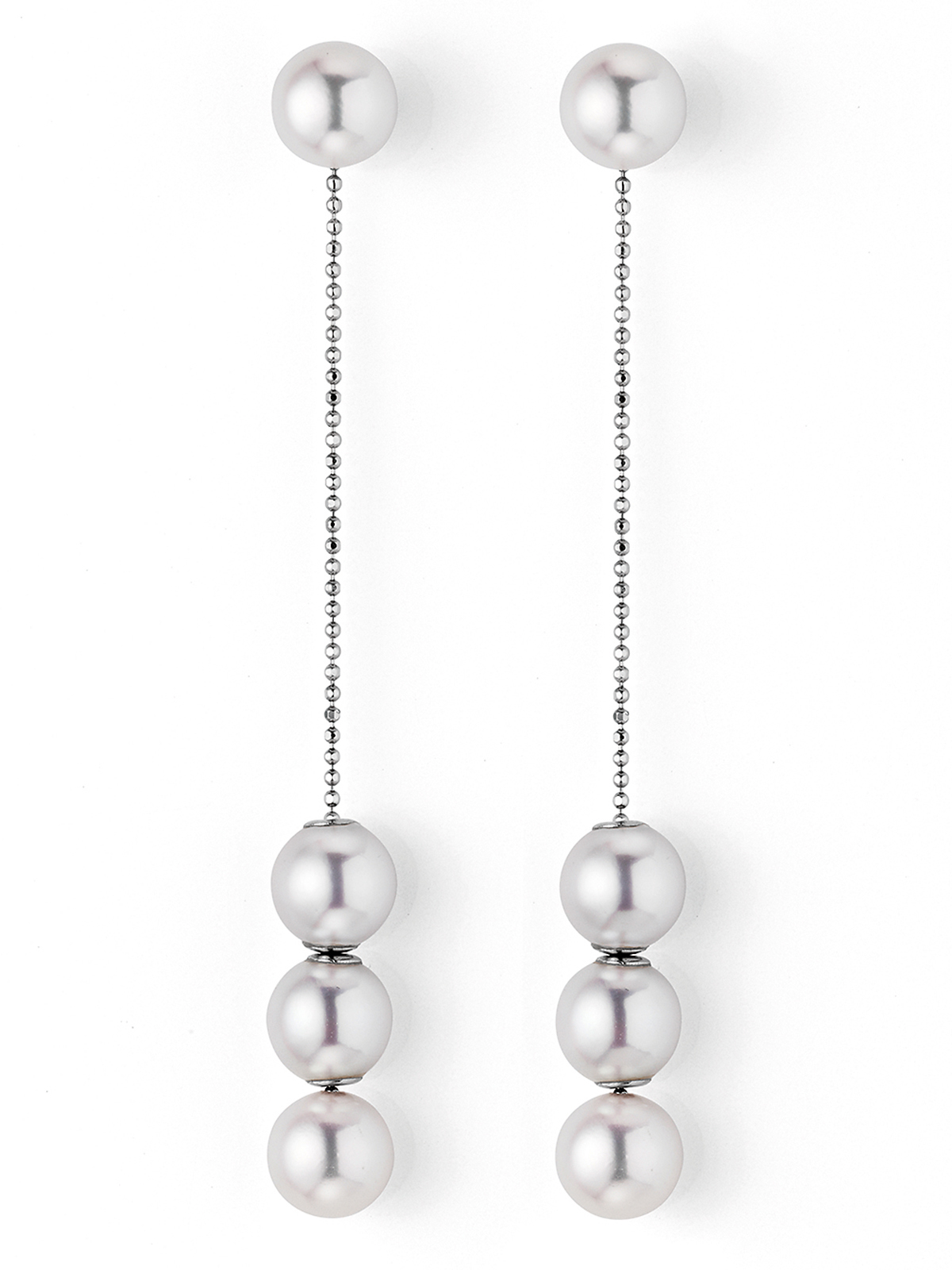 Delicate pearl earrings in white gold with Akoya pearls