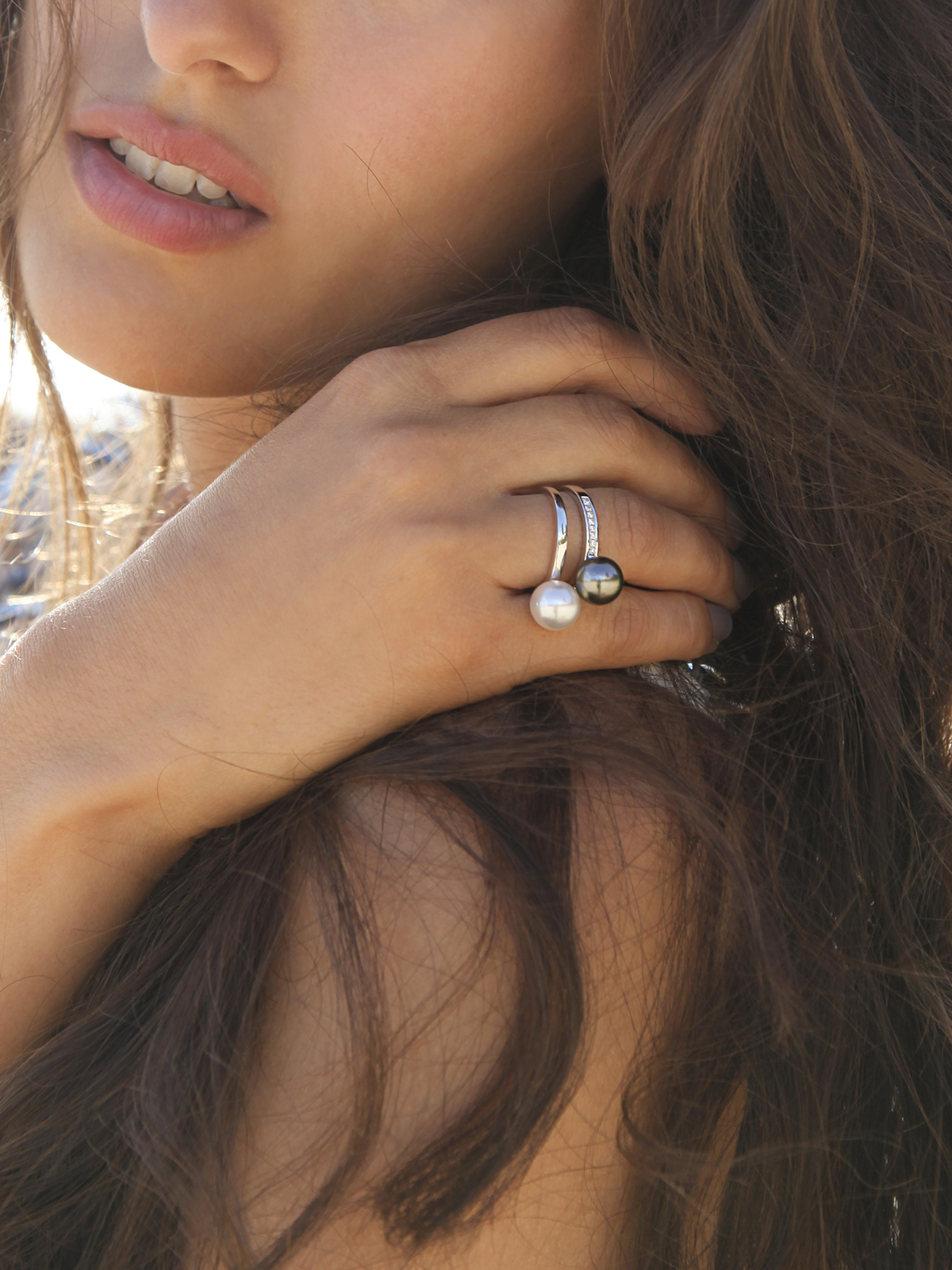 Doppelreihiger Ring mit Tahiti- und Südseeperlen und Brillantkranz