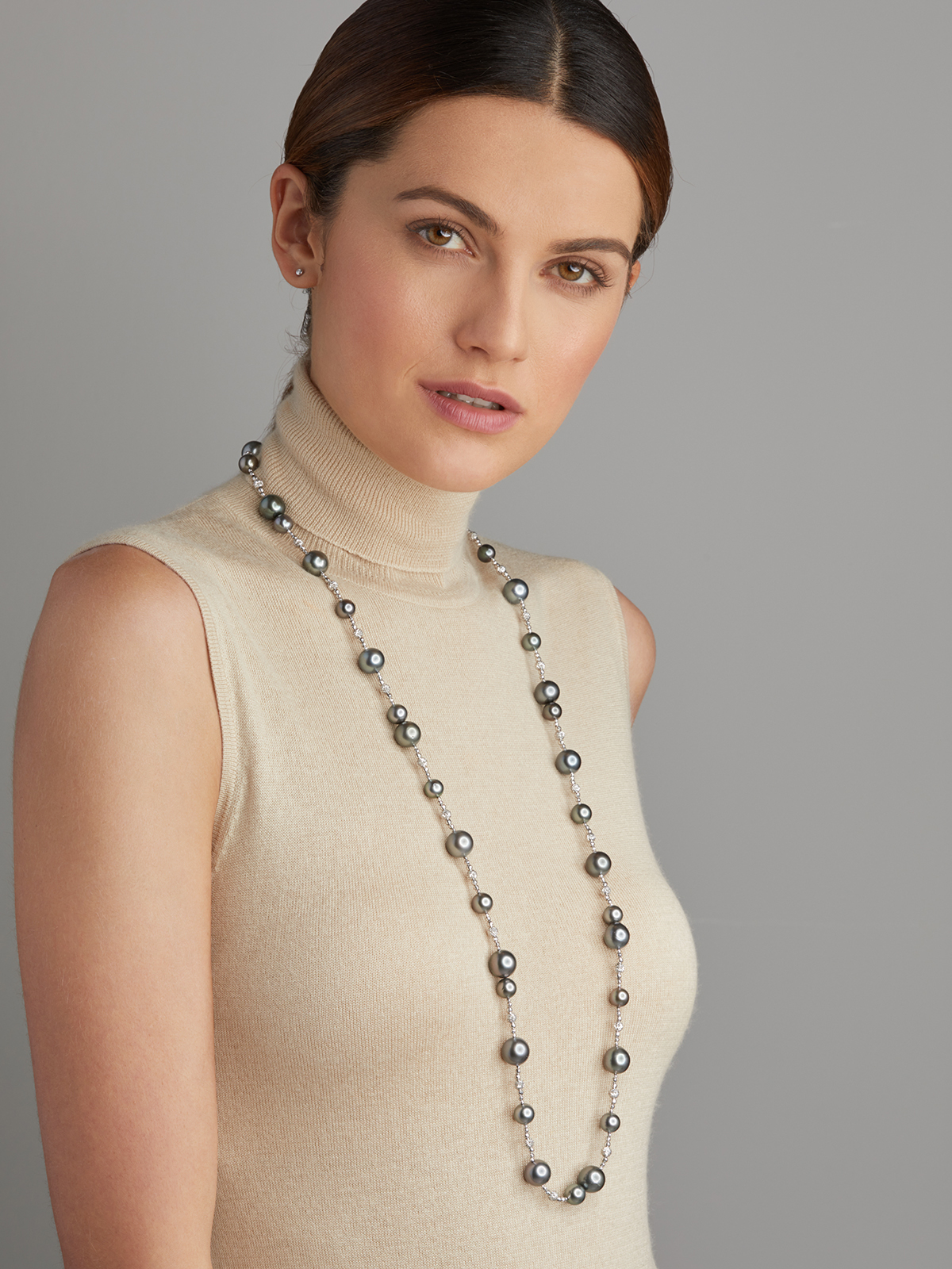 Luxurious long necklace with Tahiti pearls