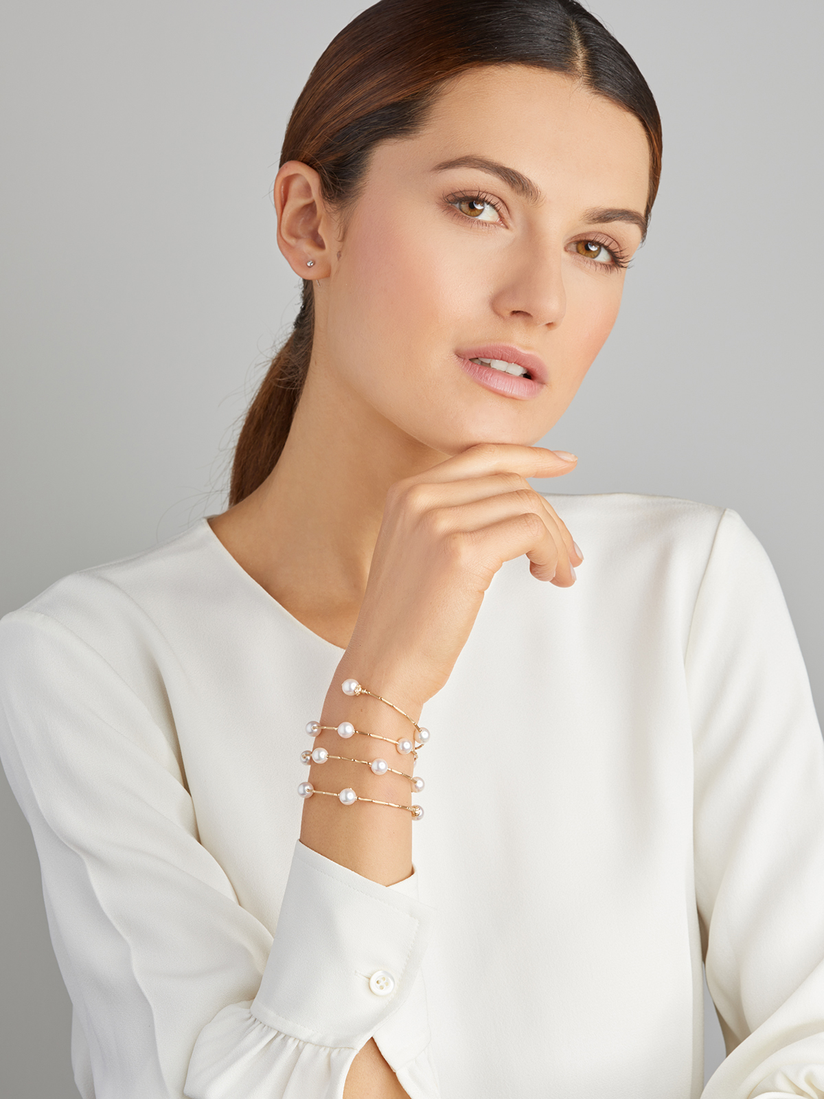 Luxuriöses Wickelarmband in Gelbgold mit Akoyaperlen