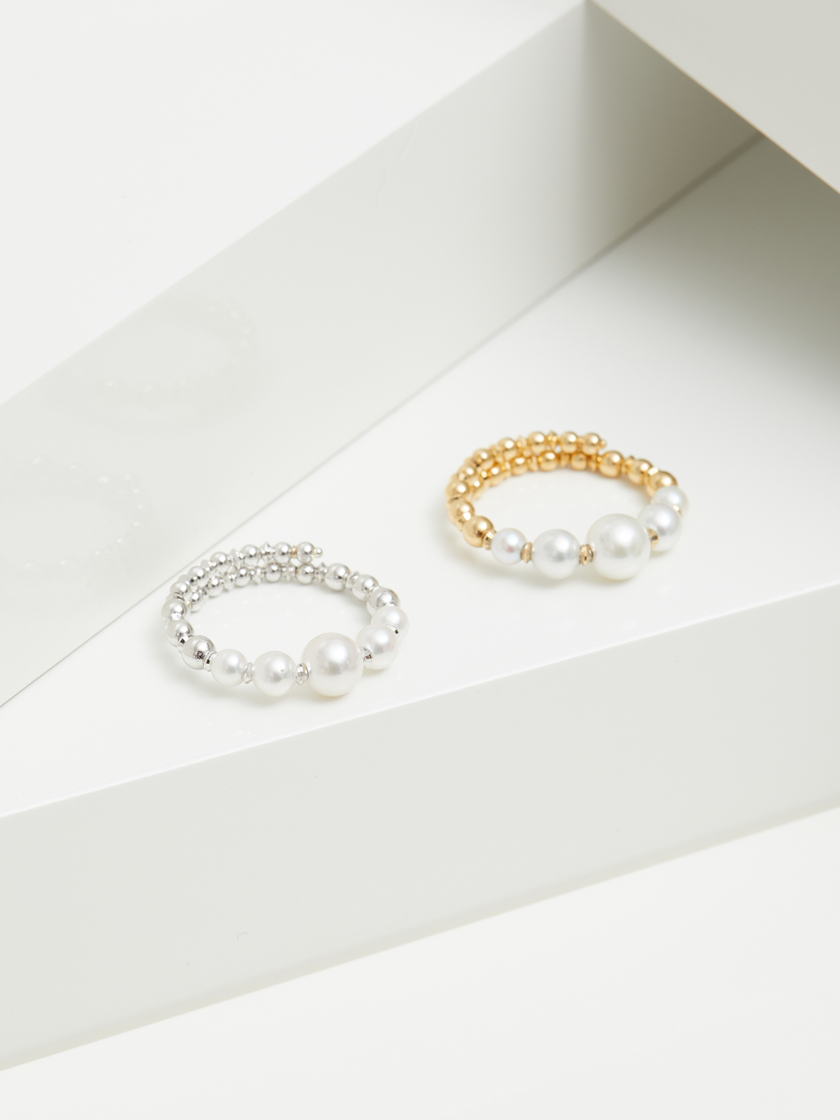 Goldring zum Wickeln mit Akoyaperlen Goldring zum Wickeln mit Akoyaperlen