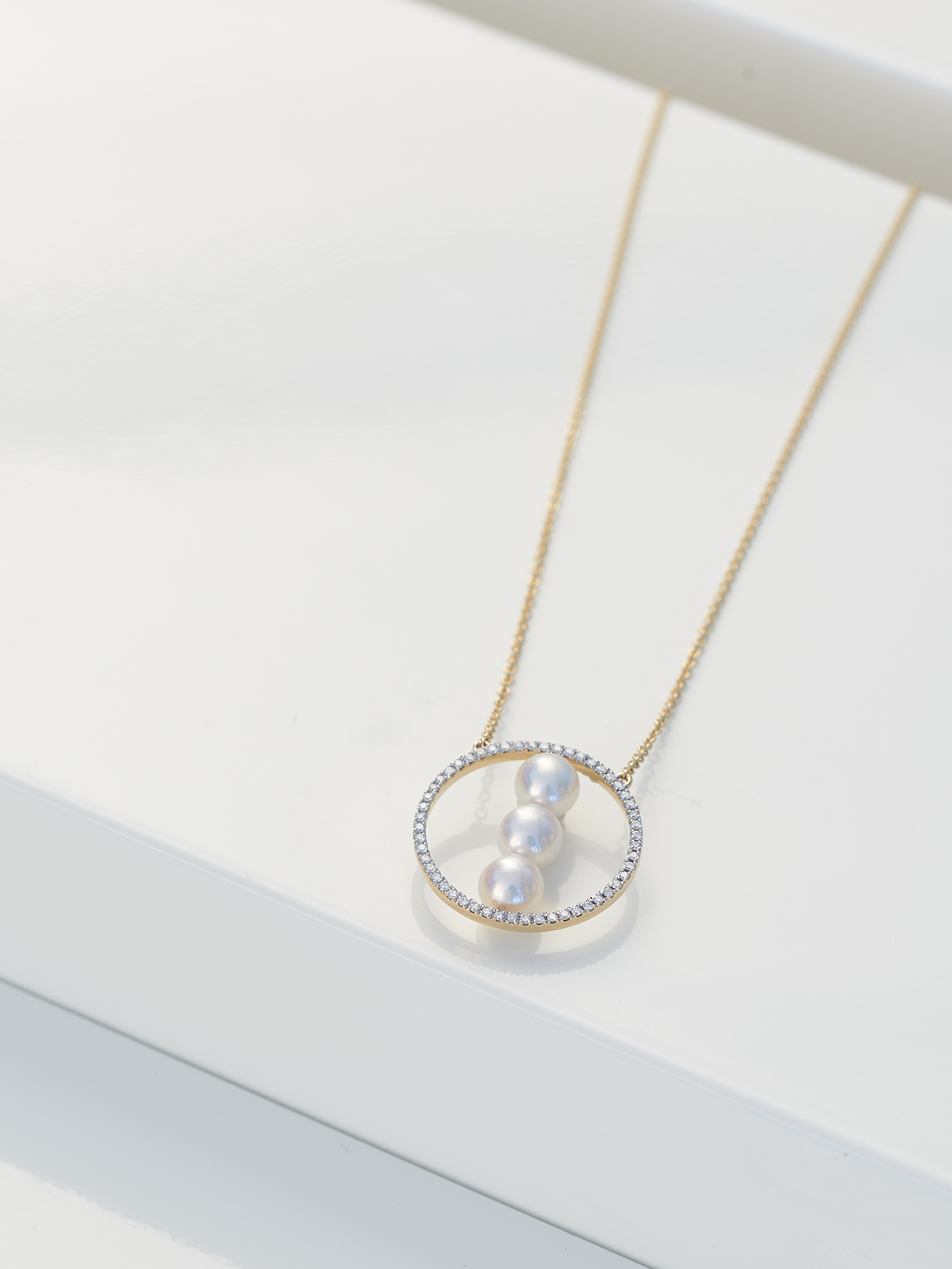 Elegantes Collier mit Brillanten und Perlen