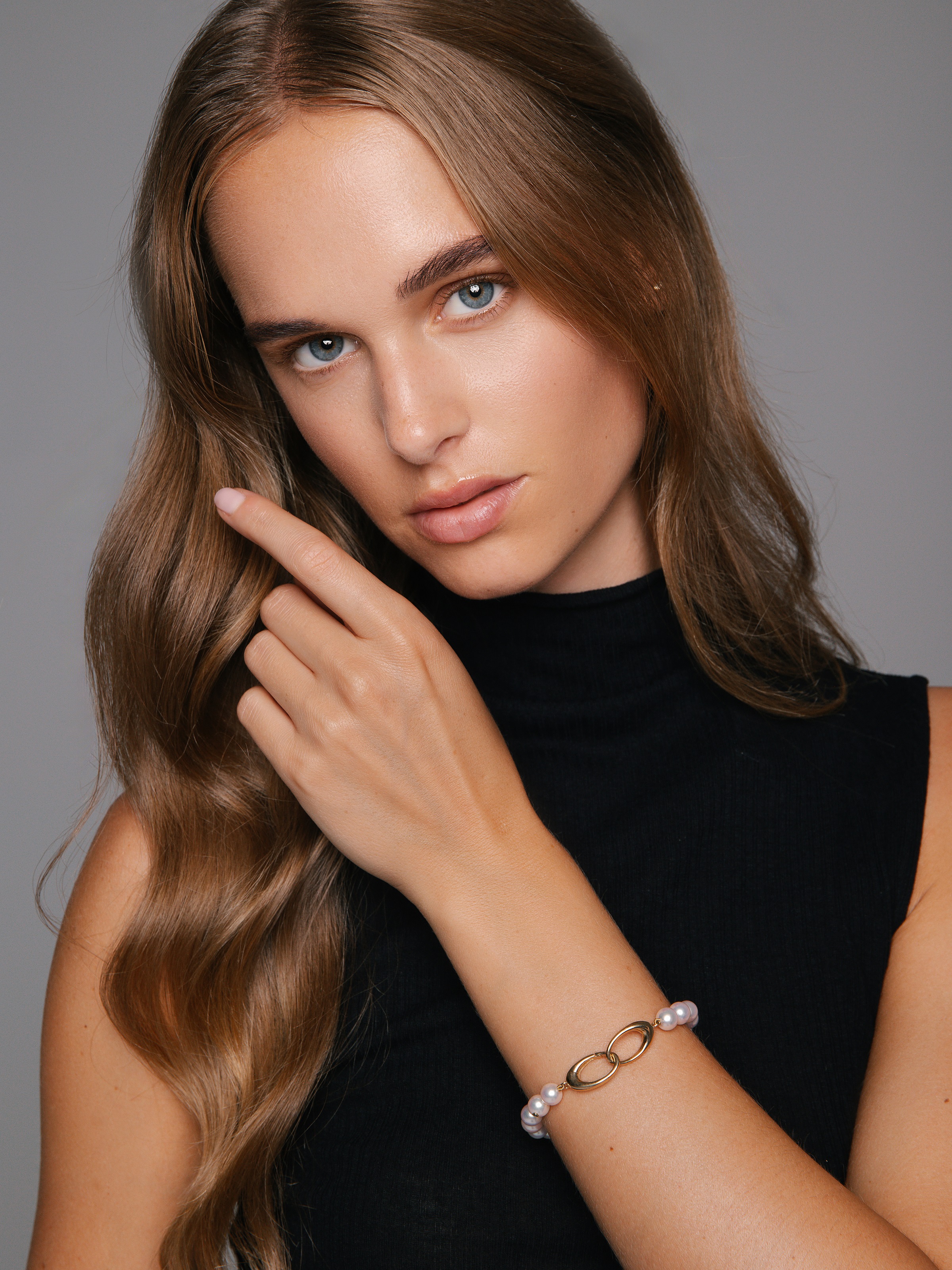 Klassisch gefädeltes Perlenarmband mit Akoyaperlen