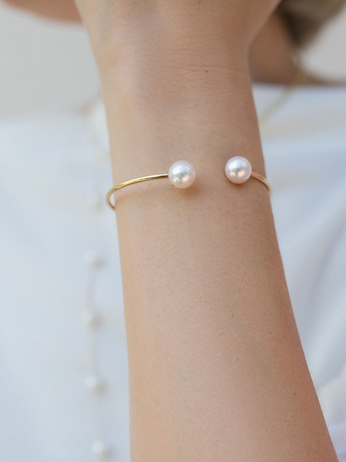 AP117-7a Open designed bangle with Akoya pearls