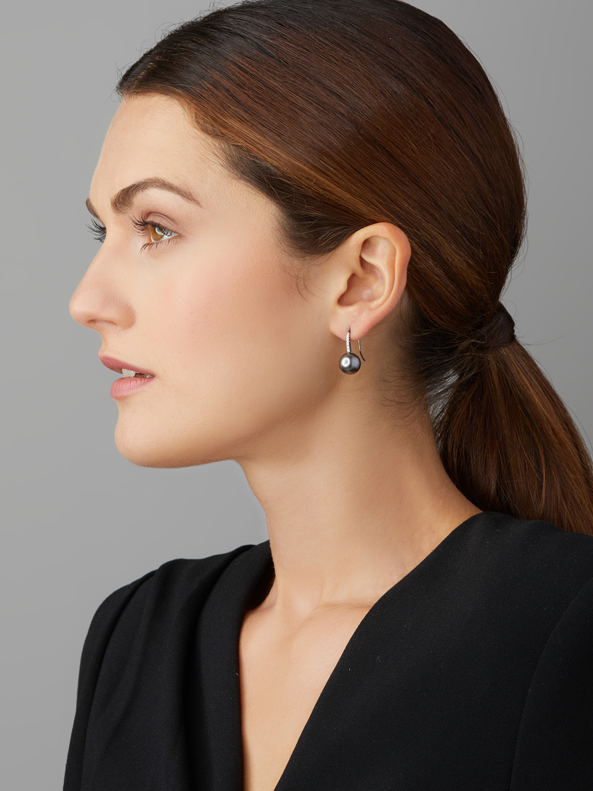 UN122-7b_15722 Fine earhooks with Tahiti pearls and diamonds