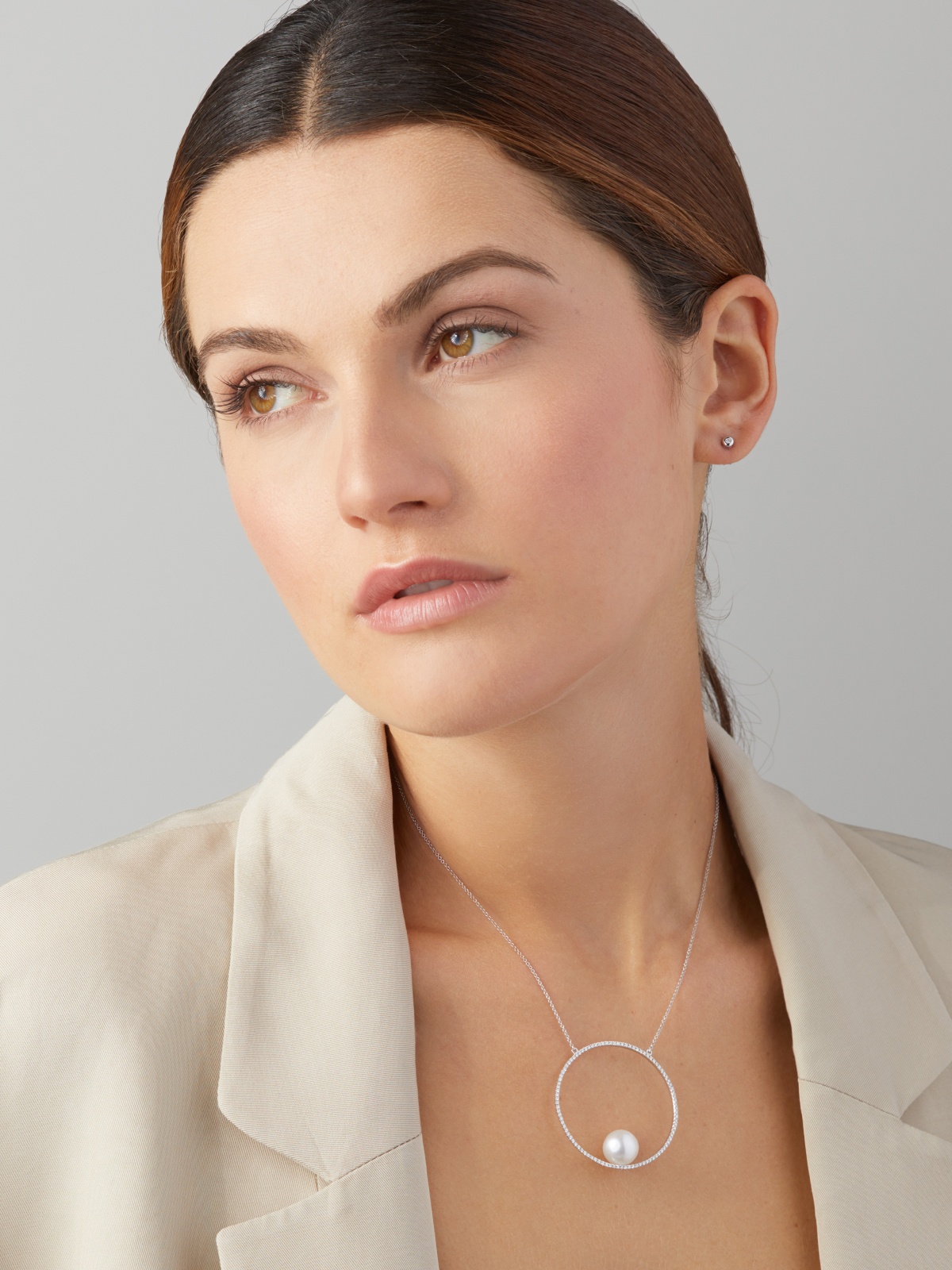 Halskette mit Diamantring und Süßwasserperle