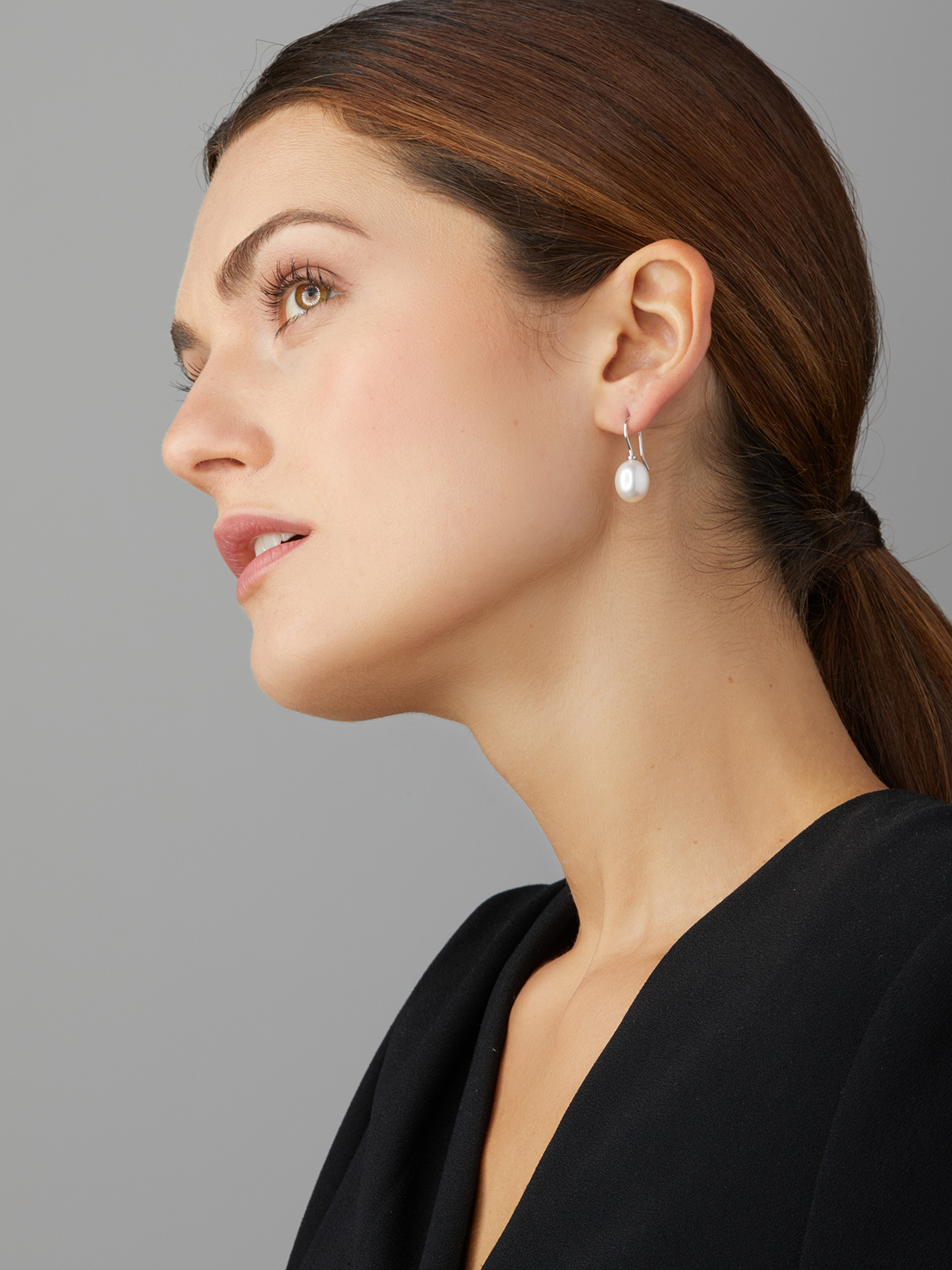 Delicate earwires with Freshwater pearls