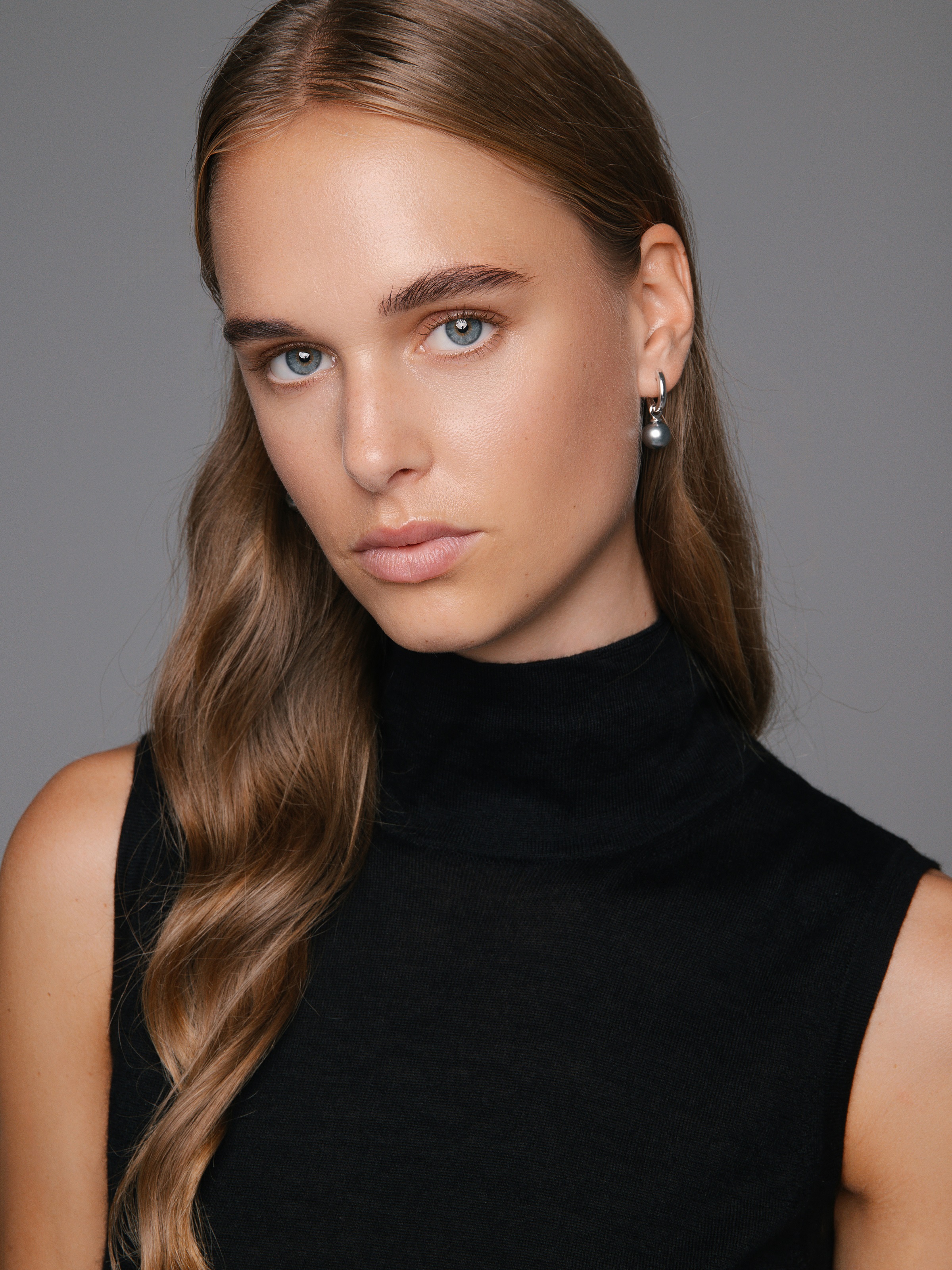 Fine gold creoles with Tahiti pearl